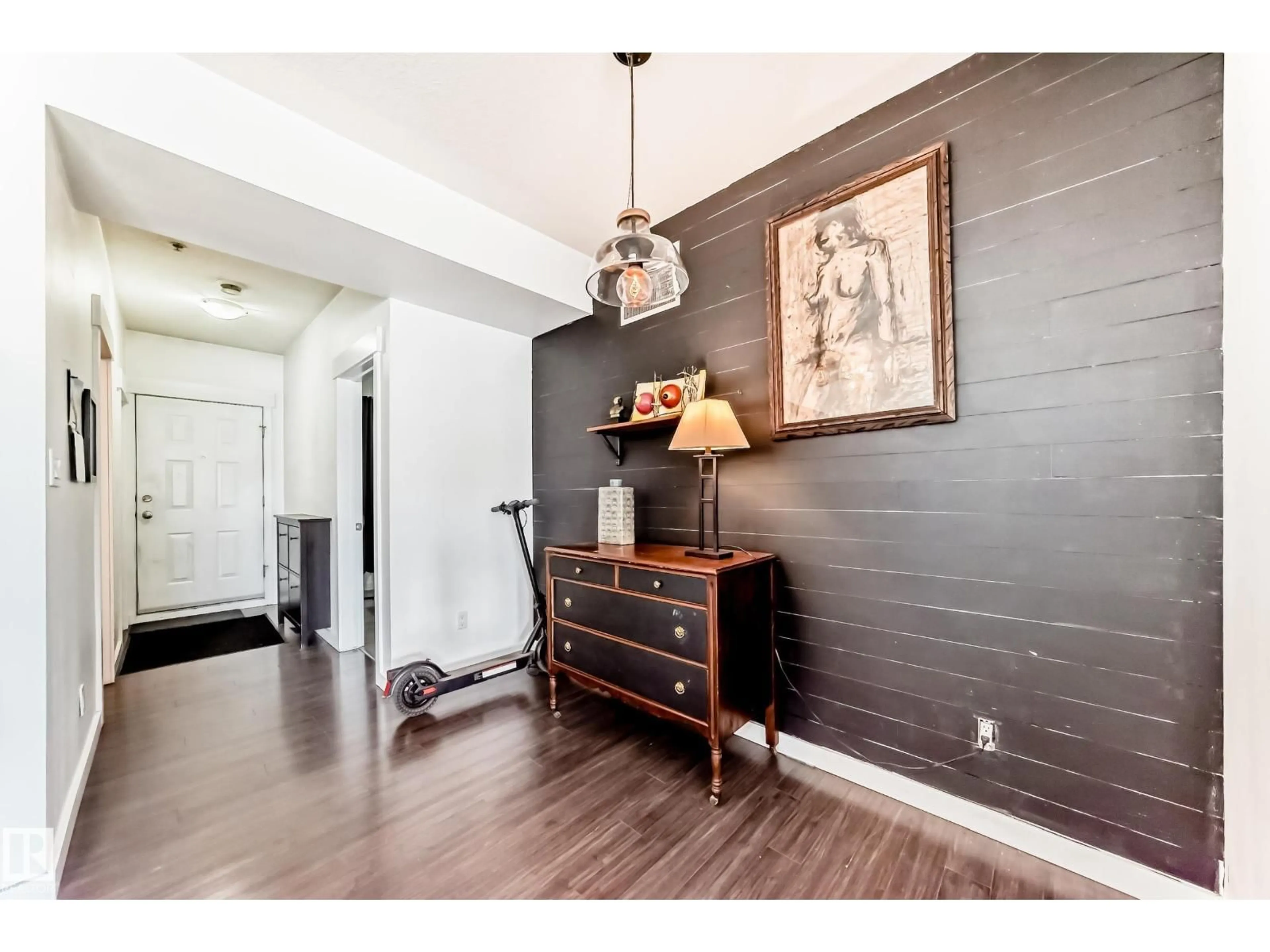 Indoor entryway for 316 10518 113 ST NW, Edmonton Alberta T5H0C6