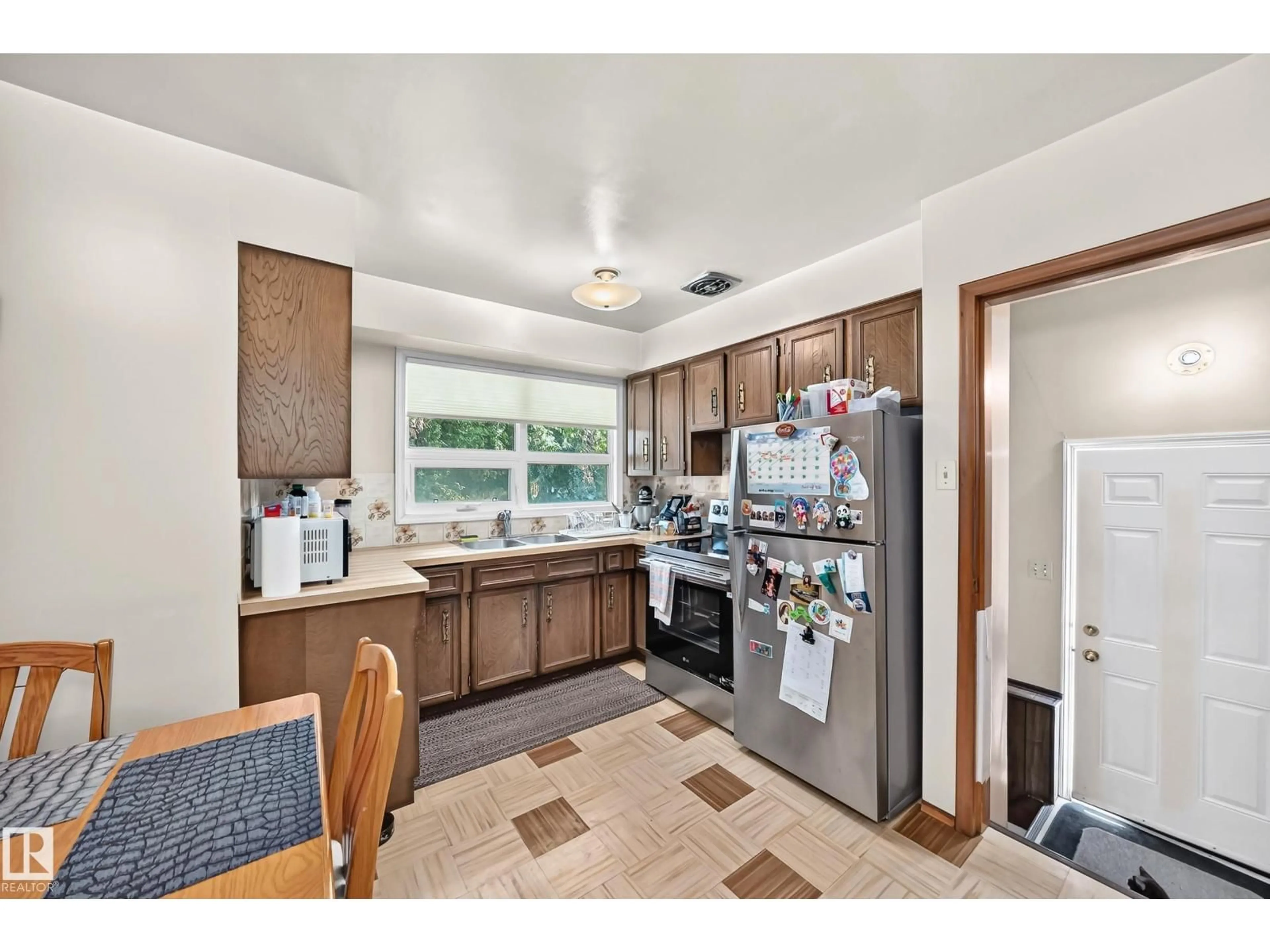 Standard kitchen, unknown for NW - 15703 84 AV, Edmonton Alberta T5R3Y2