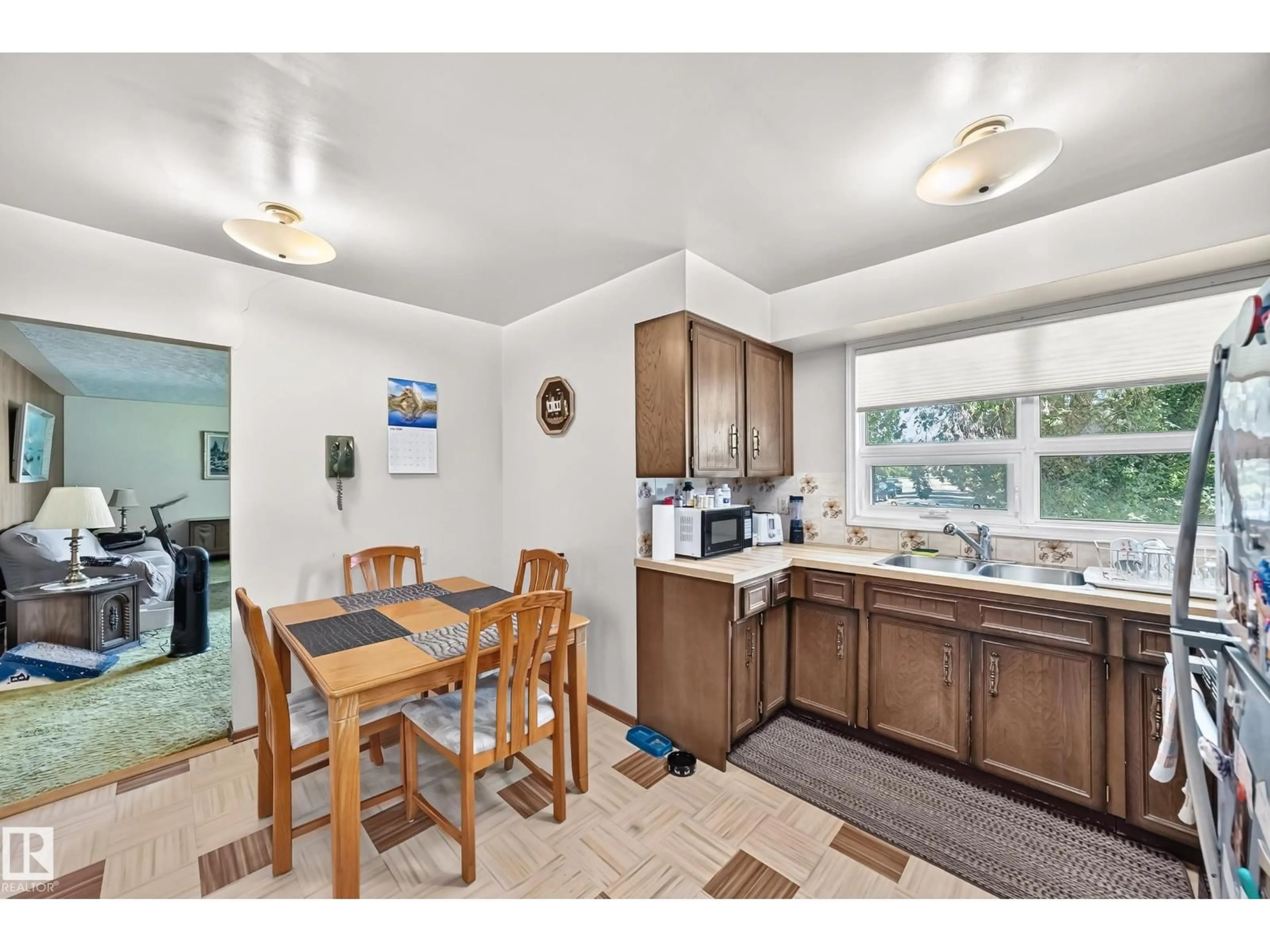 Standard kitchen, ceramic/tile floor for NW - 15703 84 AV, Edmonton Alberta T5R3Y2