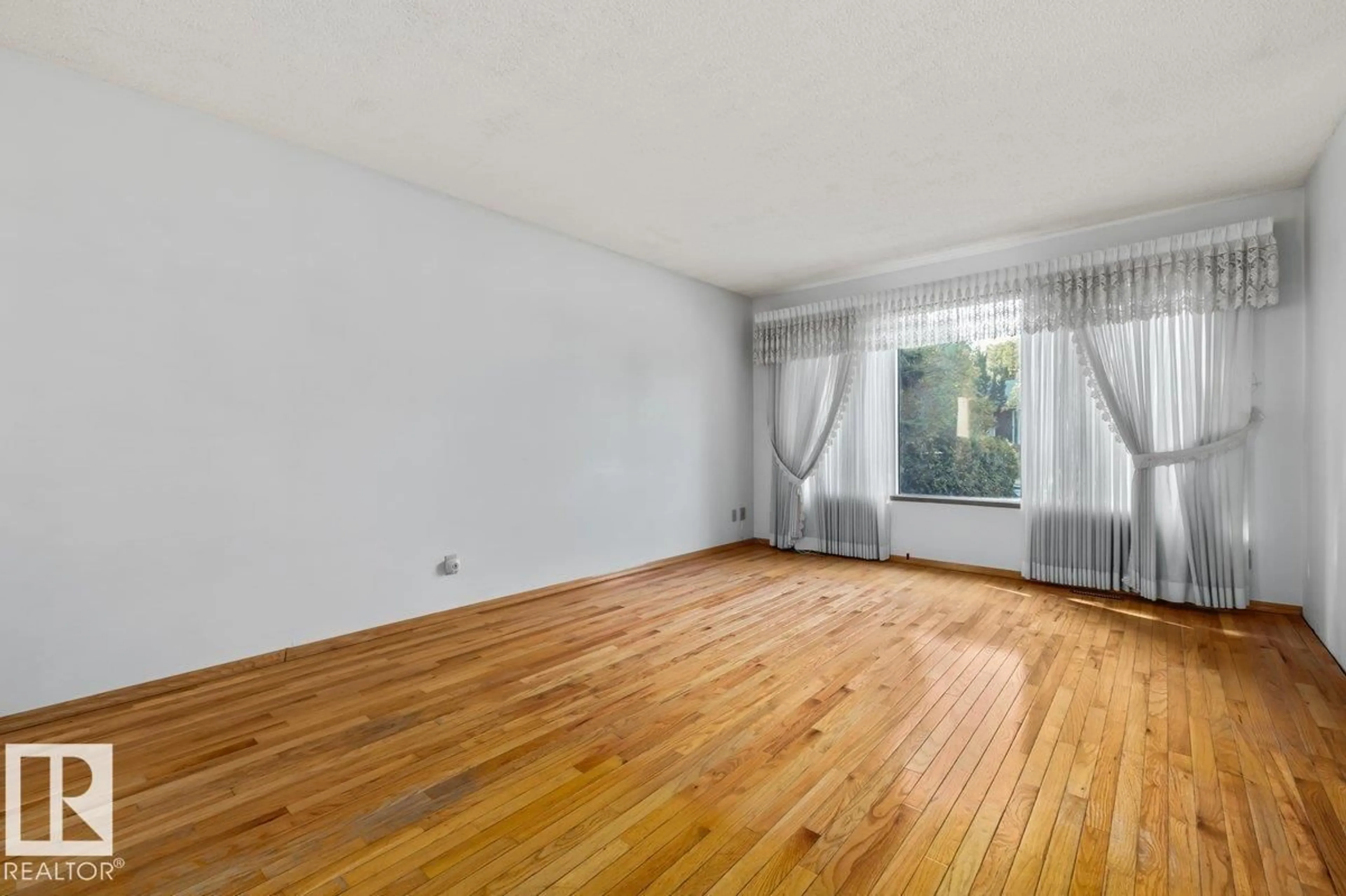 A pic of a room for 6708 31 AV NW, Edmonton Alberta T6K1M3