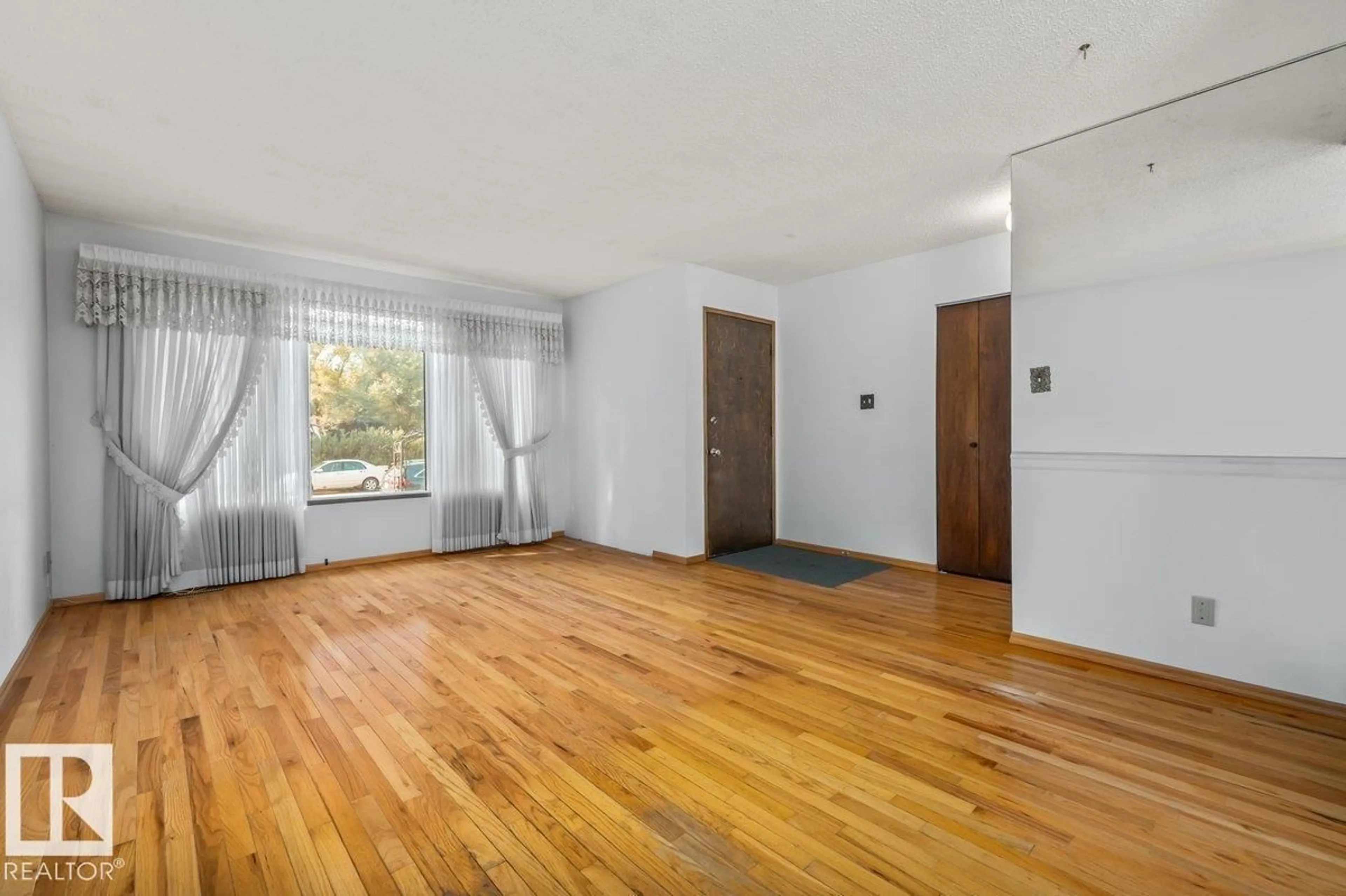 A pic of a room for 6708 31 AV NW, Edmonton Alberta T6K1M3