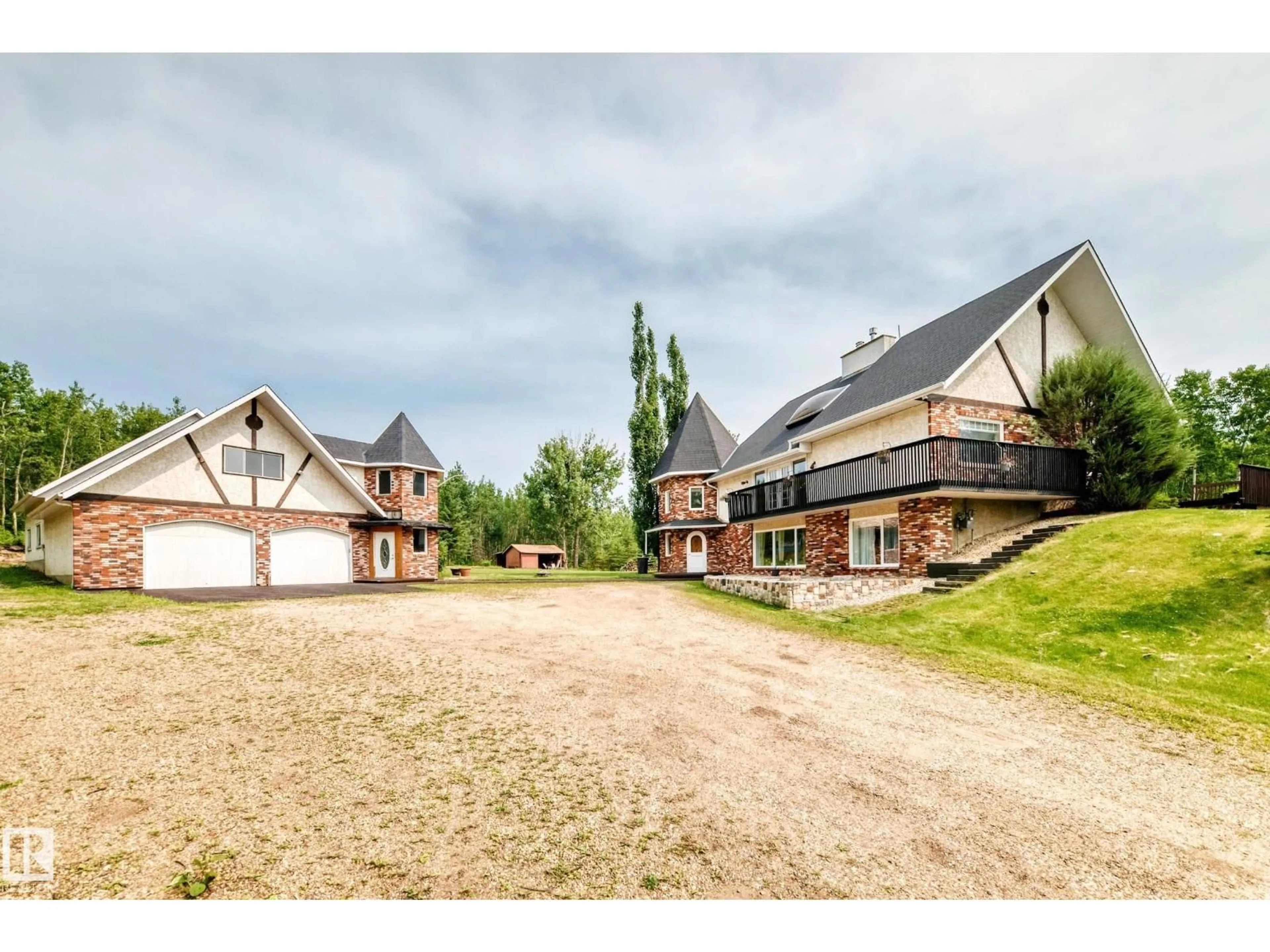 A pic from outside/outdoor area/front of a property/back of a property/a pic from drone, street for 51313 - 122 RGE ROAD 231 RGE ROAD, Rural Strathcona County Alberta T8B1K7
