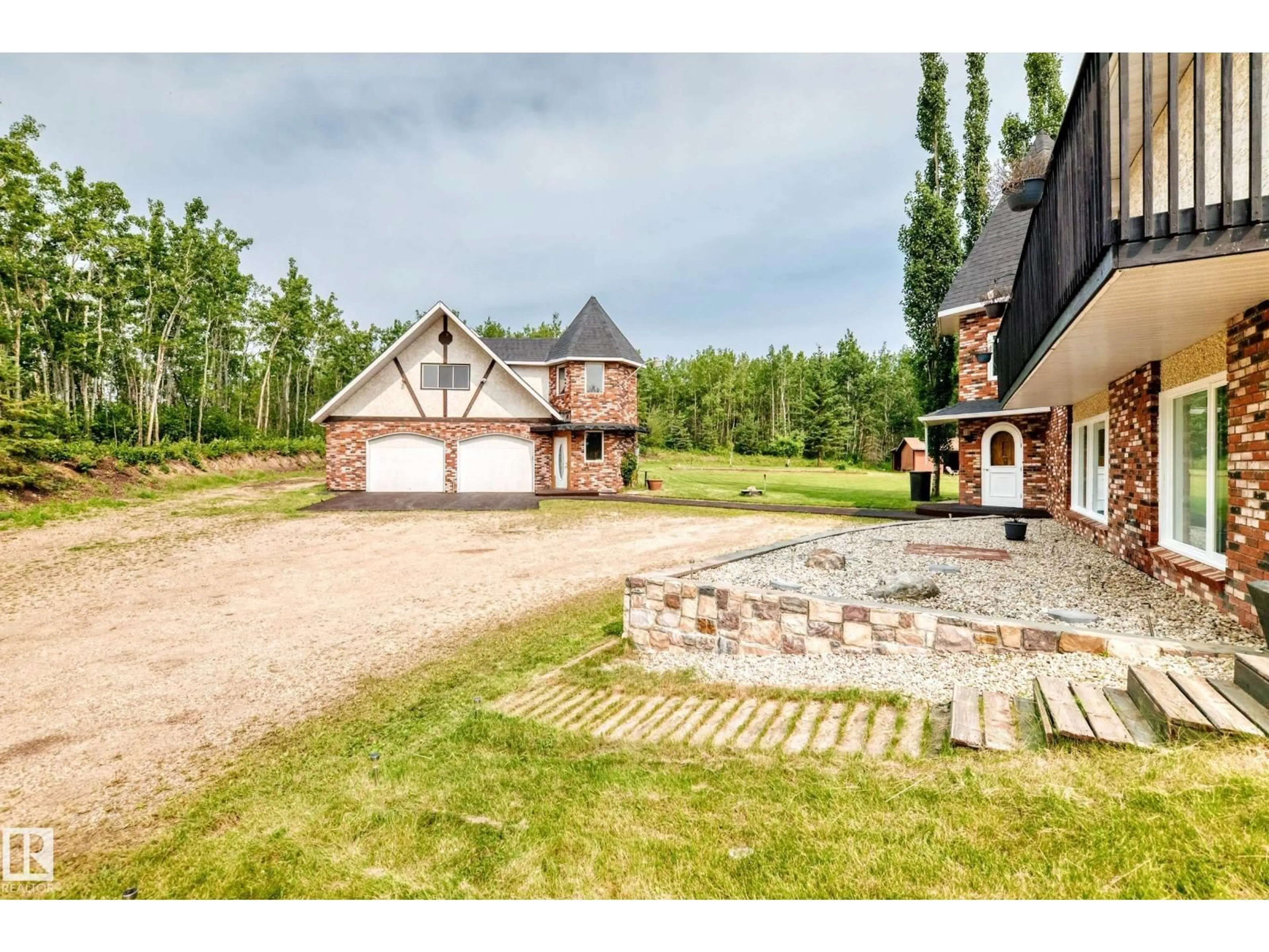 A pic from outside/outdoor area/front of a property/back of a property/a pic from drone, unknown for 51313 - 122 RGE ROAD 231 RGE ROAD, Rural Strathcona County Alberta T8B1K7
