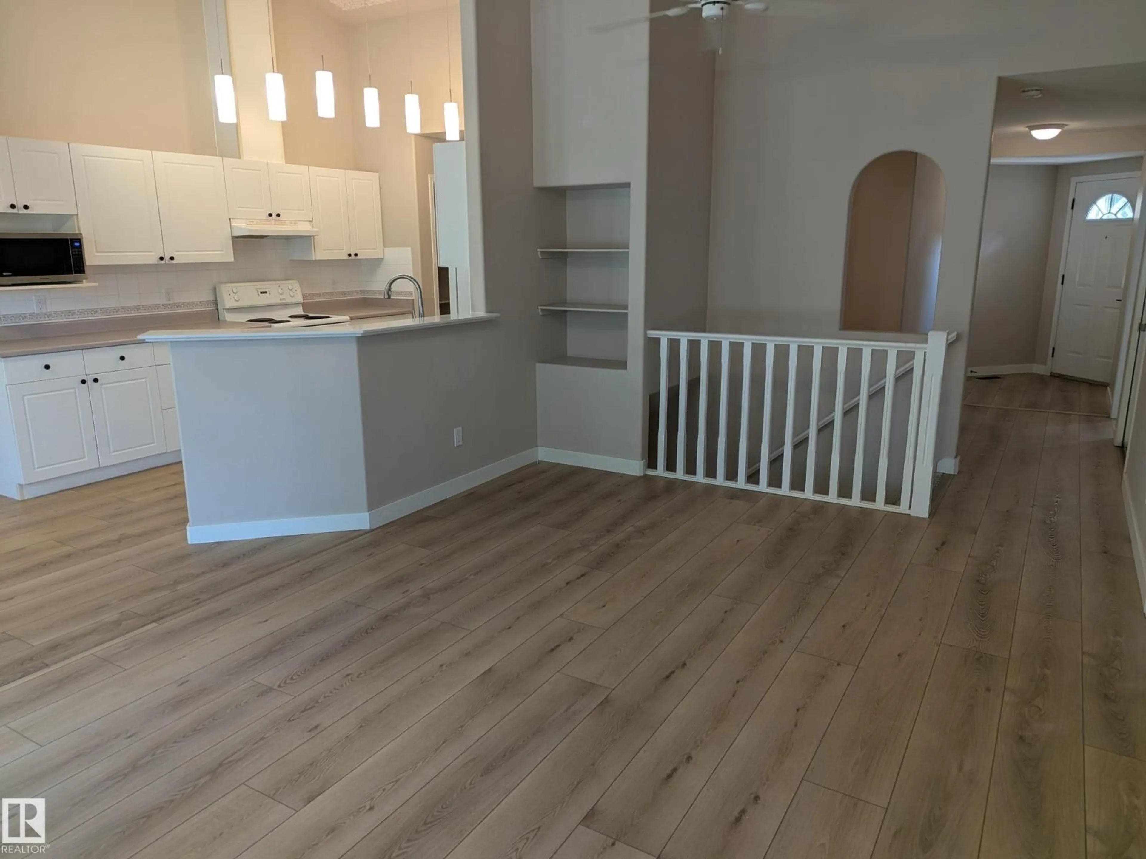 A pic of a room for 211 YOUVILLE DR, Edmonton Alberta T6L7E7