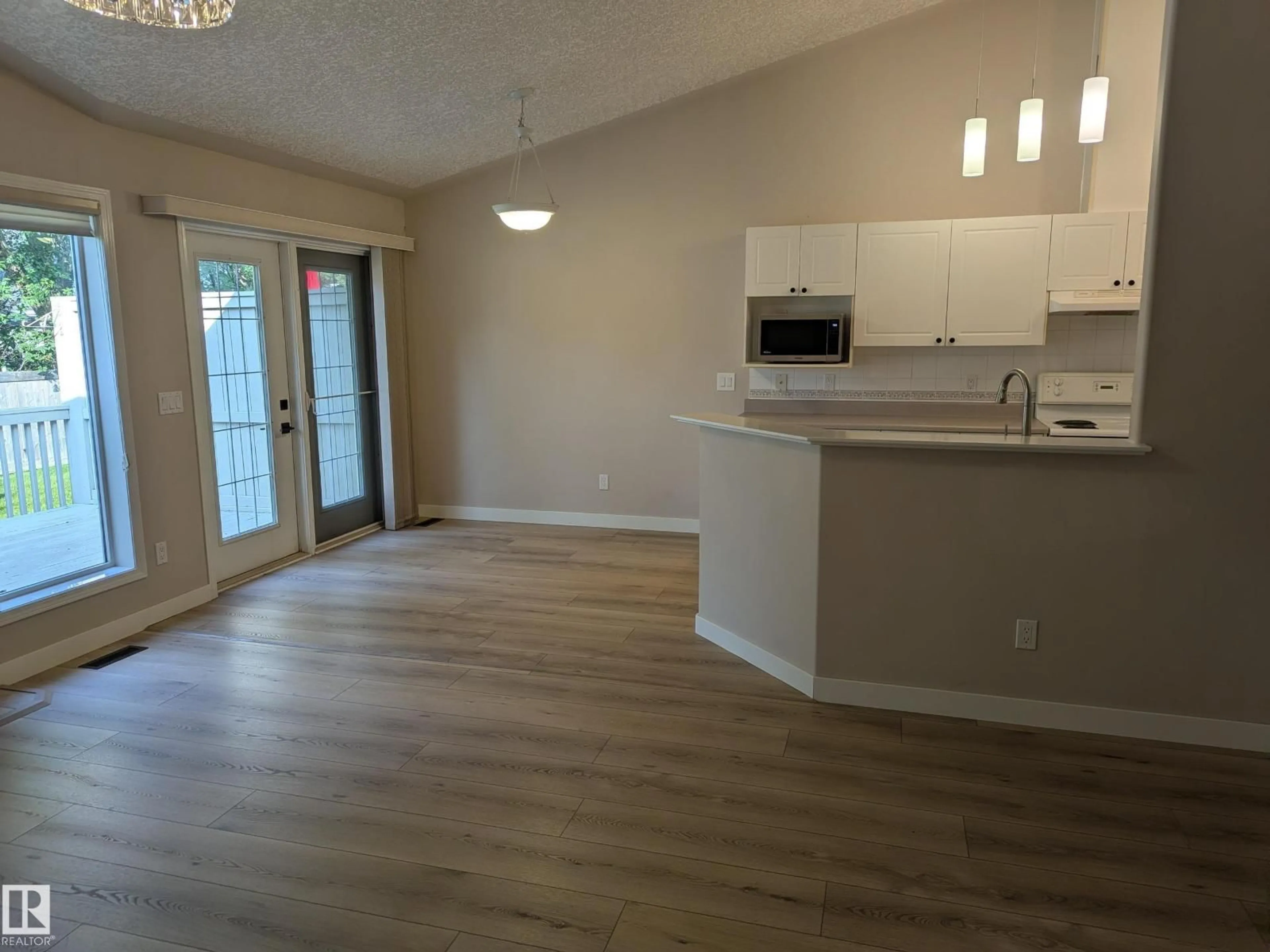 Unknown for 211 YOUVILLE DR, Edmonton Alberta T6L7E7