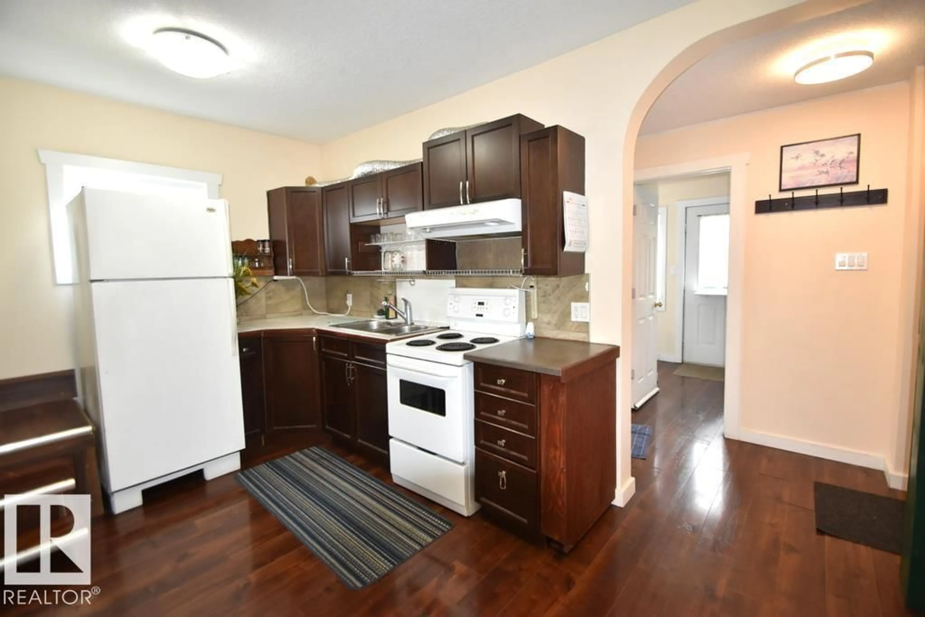 Standard kitchen, unknown for 4917 49 ST, Redwater Alberta T0A2W0