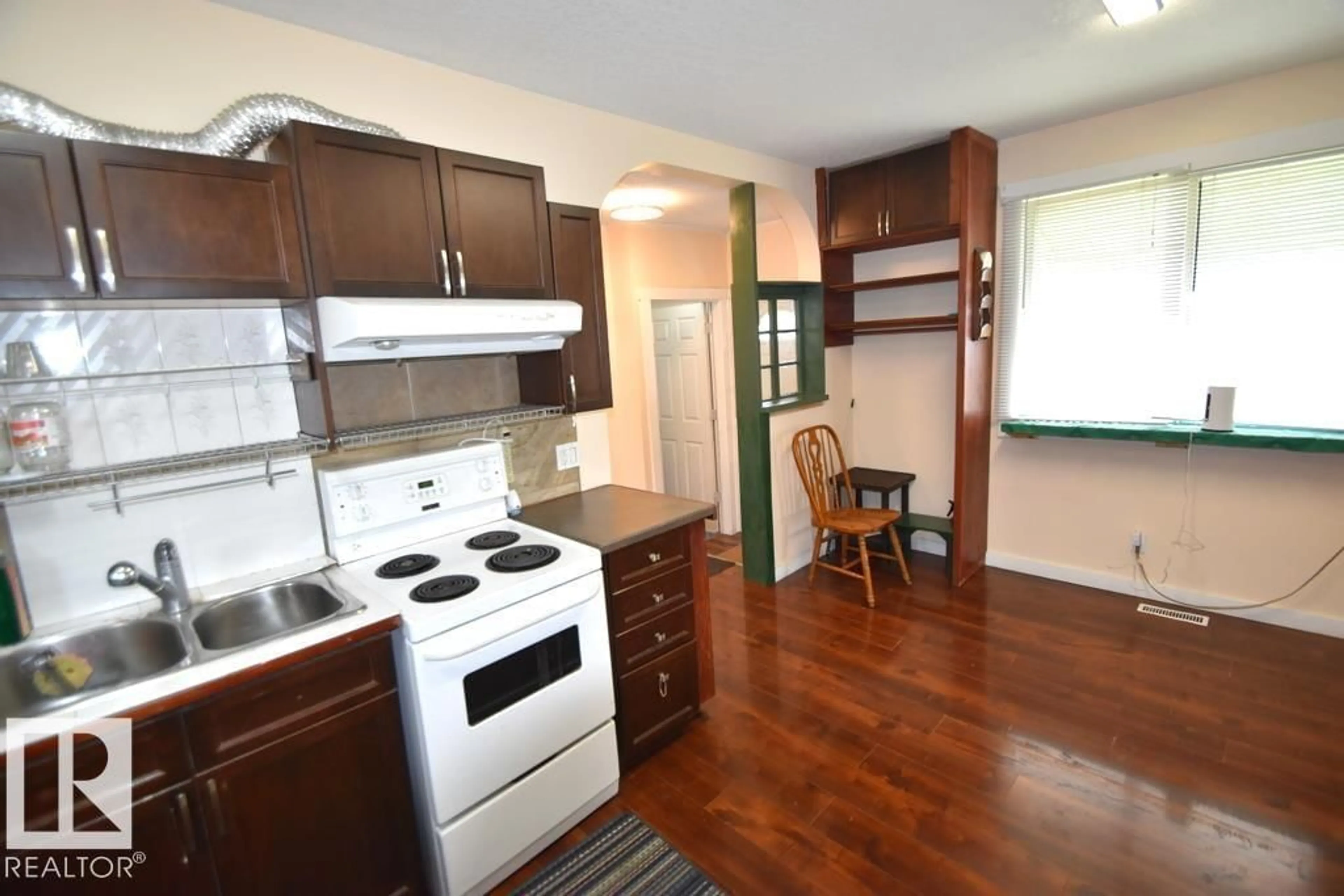 Standard kitchen, wood/laminate floor for 4917 49 ST, Redwater Alberta T0A2W0