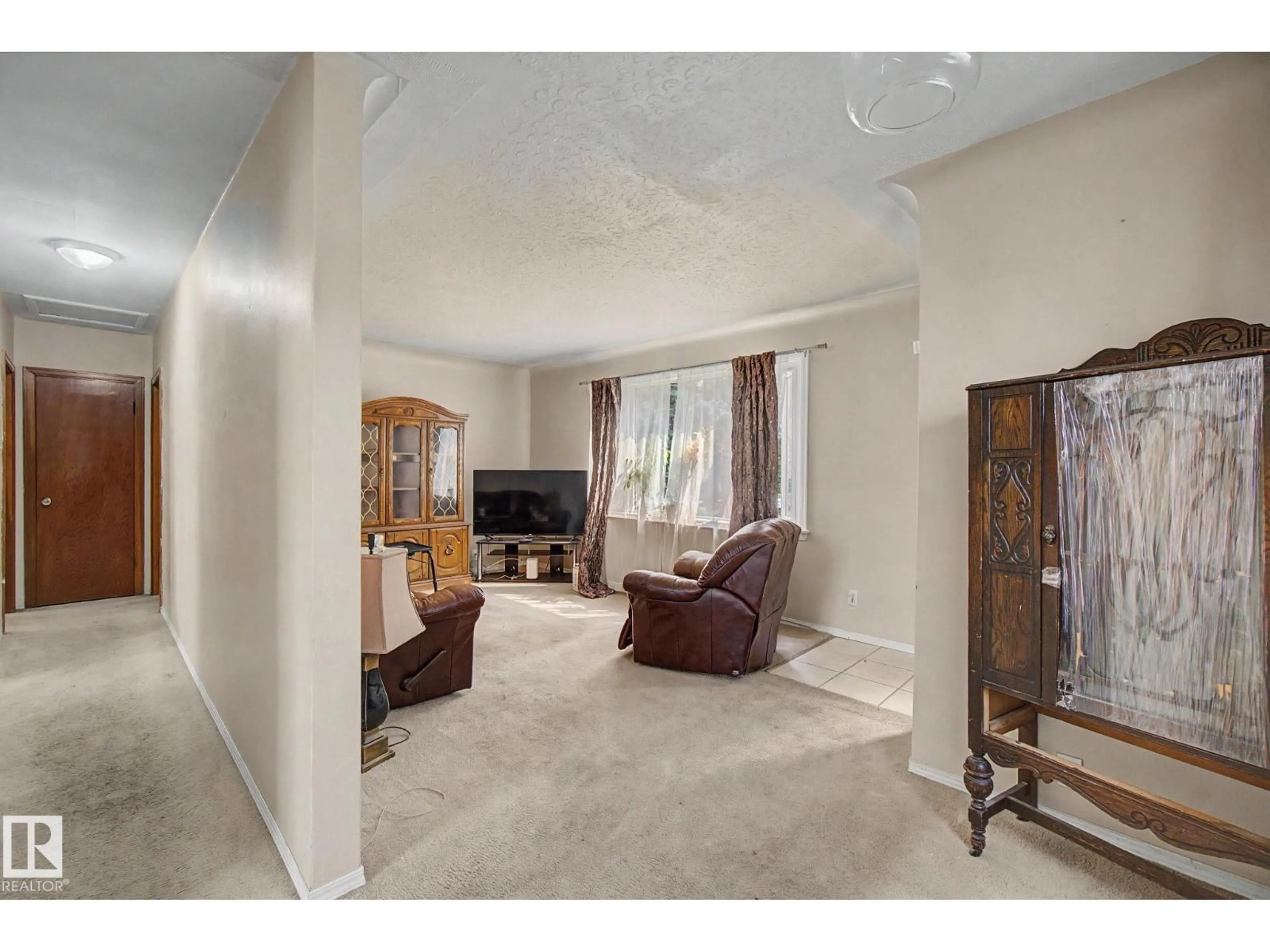A pic of a room for 8710 83 AV, Edmonton Alberta T6C1B3
