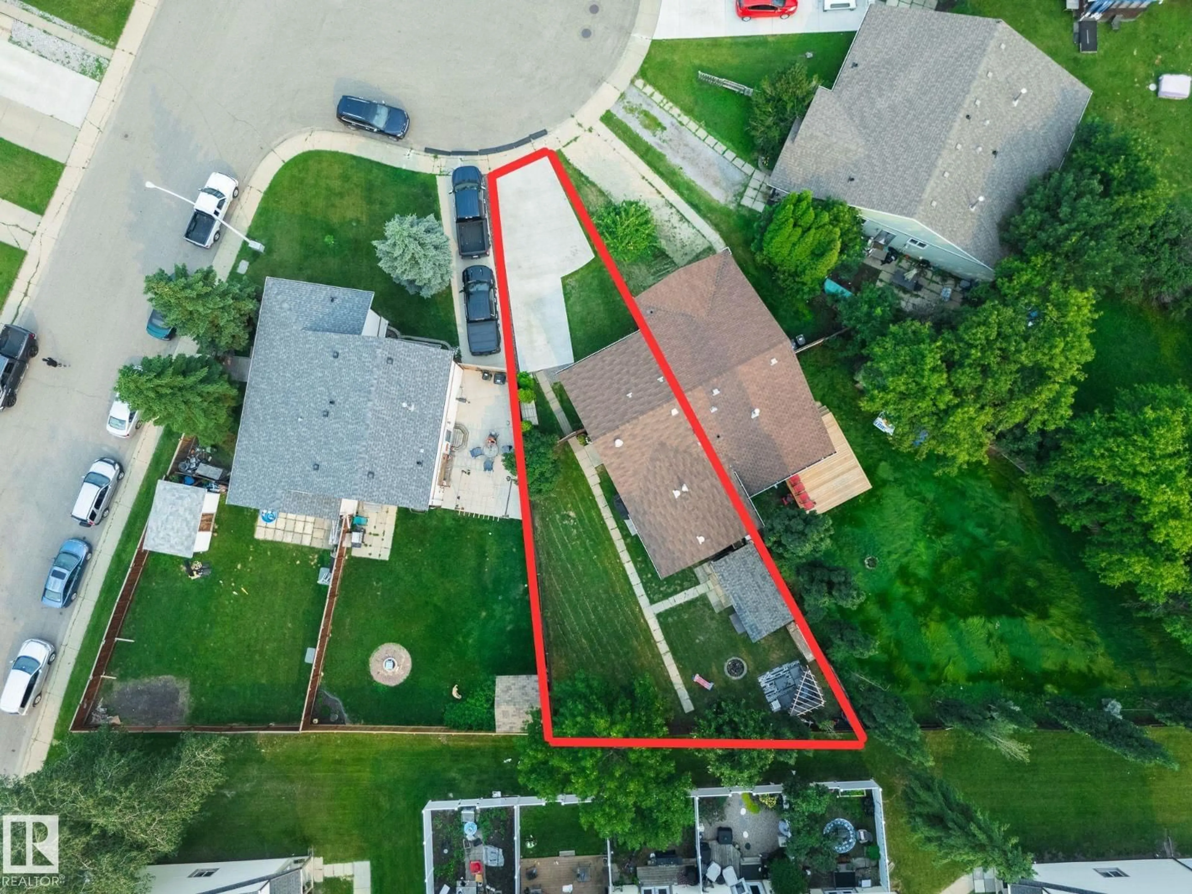 A pic from outside/outdoor area/front of a property/back of a property/a pic from drone, street for 4617 35 AV, Edmonton Alberta T6L3P8