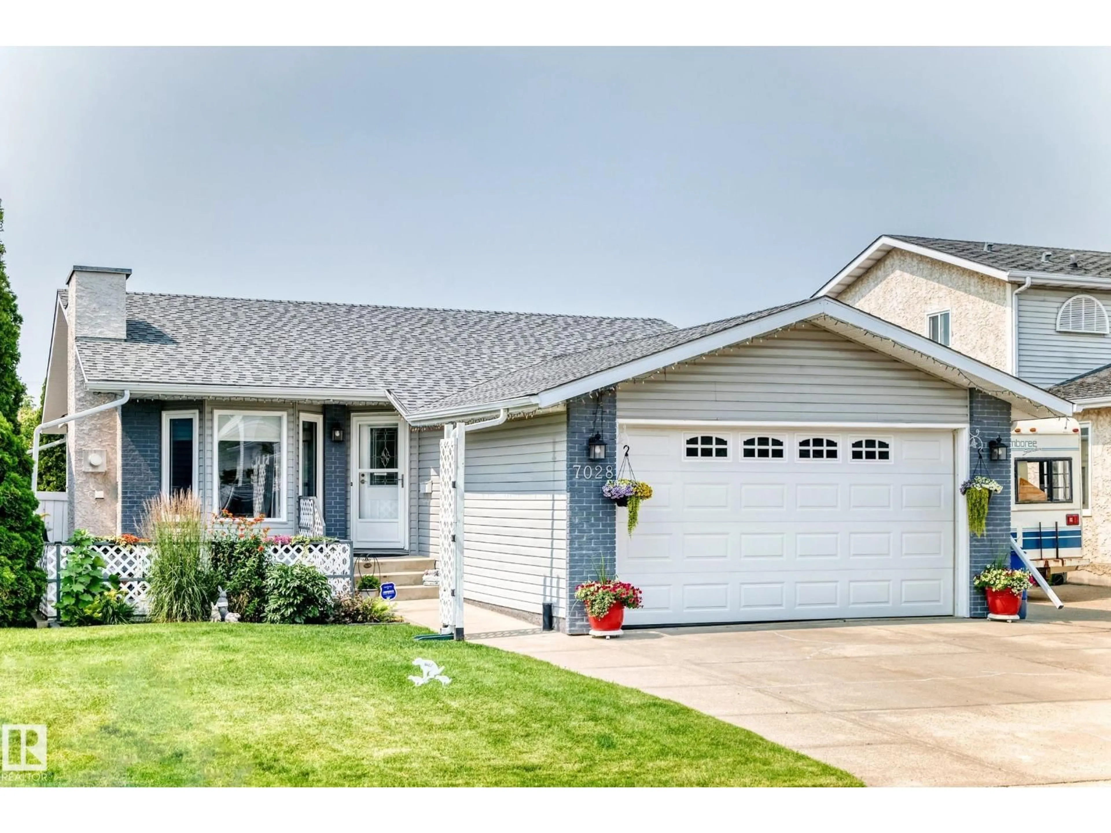Home with vinyl exterior material, street for NW - 7028 190 ST, Edmonton Alberta T5T5E5