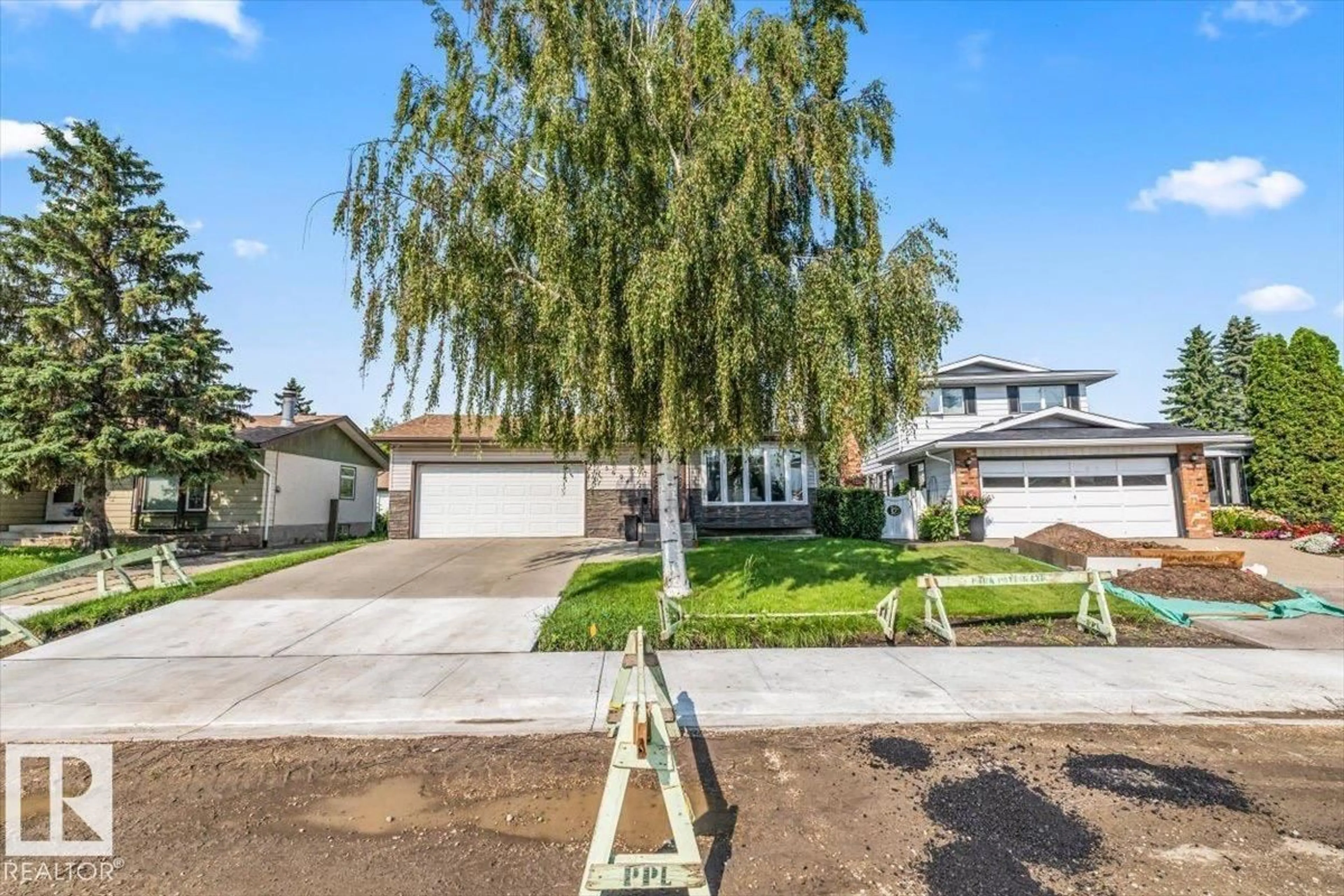 A pic from outside/outdoor area/front of a property/back of a property/a pic from drone, street for NW - 15624 123 ST, Edmonton Alberta T5X2W3