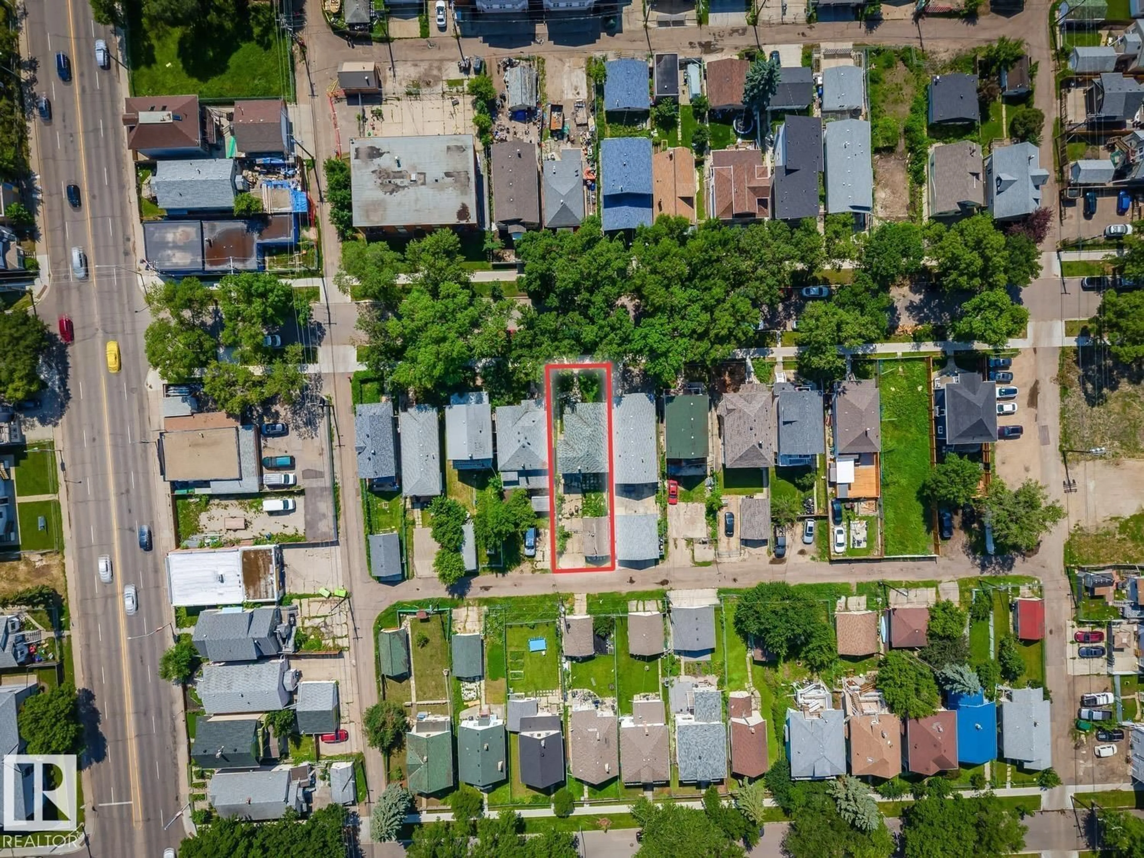 A pic from outside/outdoor area/front of a property/back of a property/a pic from drone, street for 9526 106A AV NW, Edmonton Alberta T5H0S8