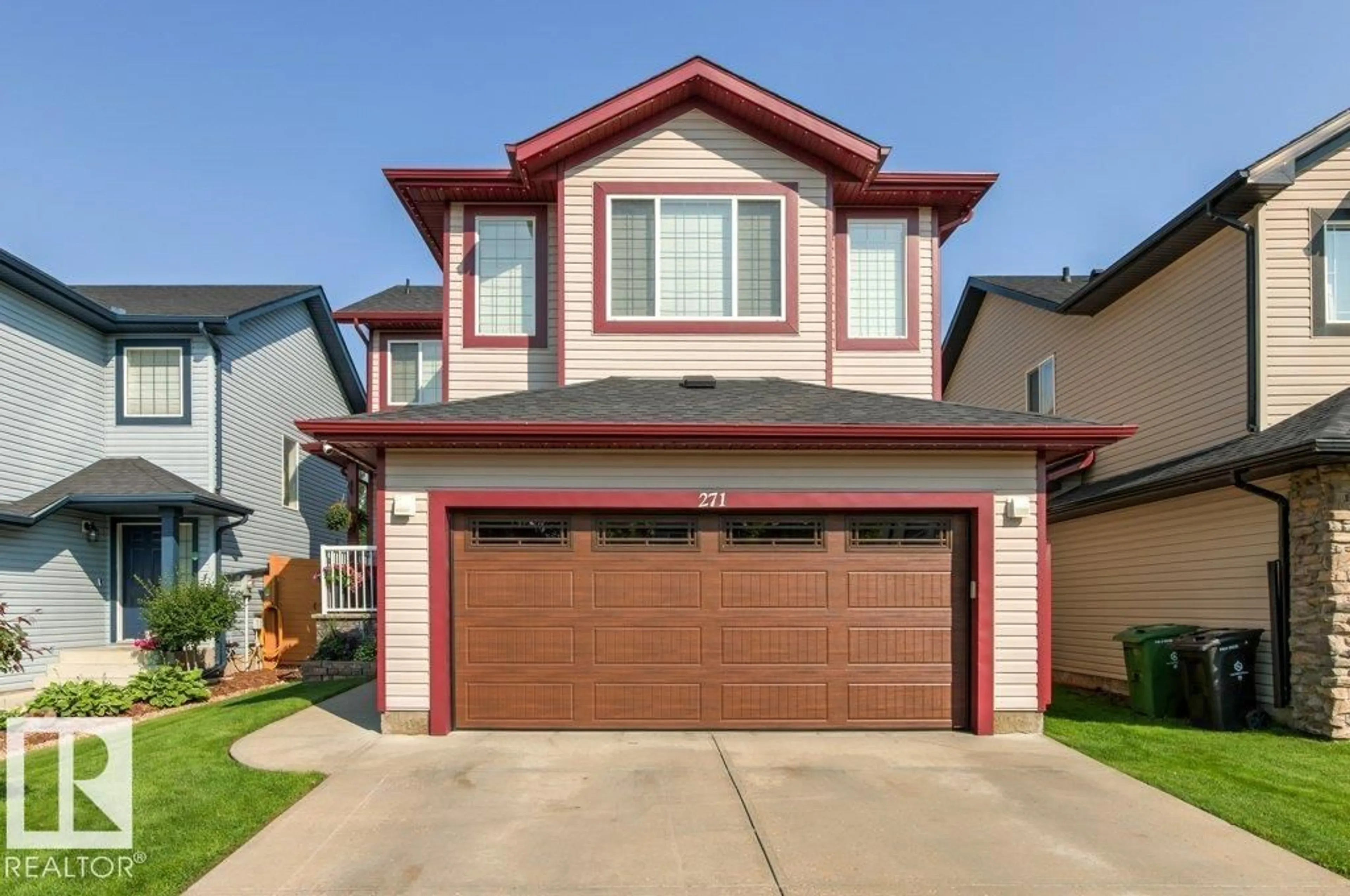 Home with vinyl exterior material, street for 271 WESTWOOD PT, Fort Saskatchewan Alberta T8L4N5