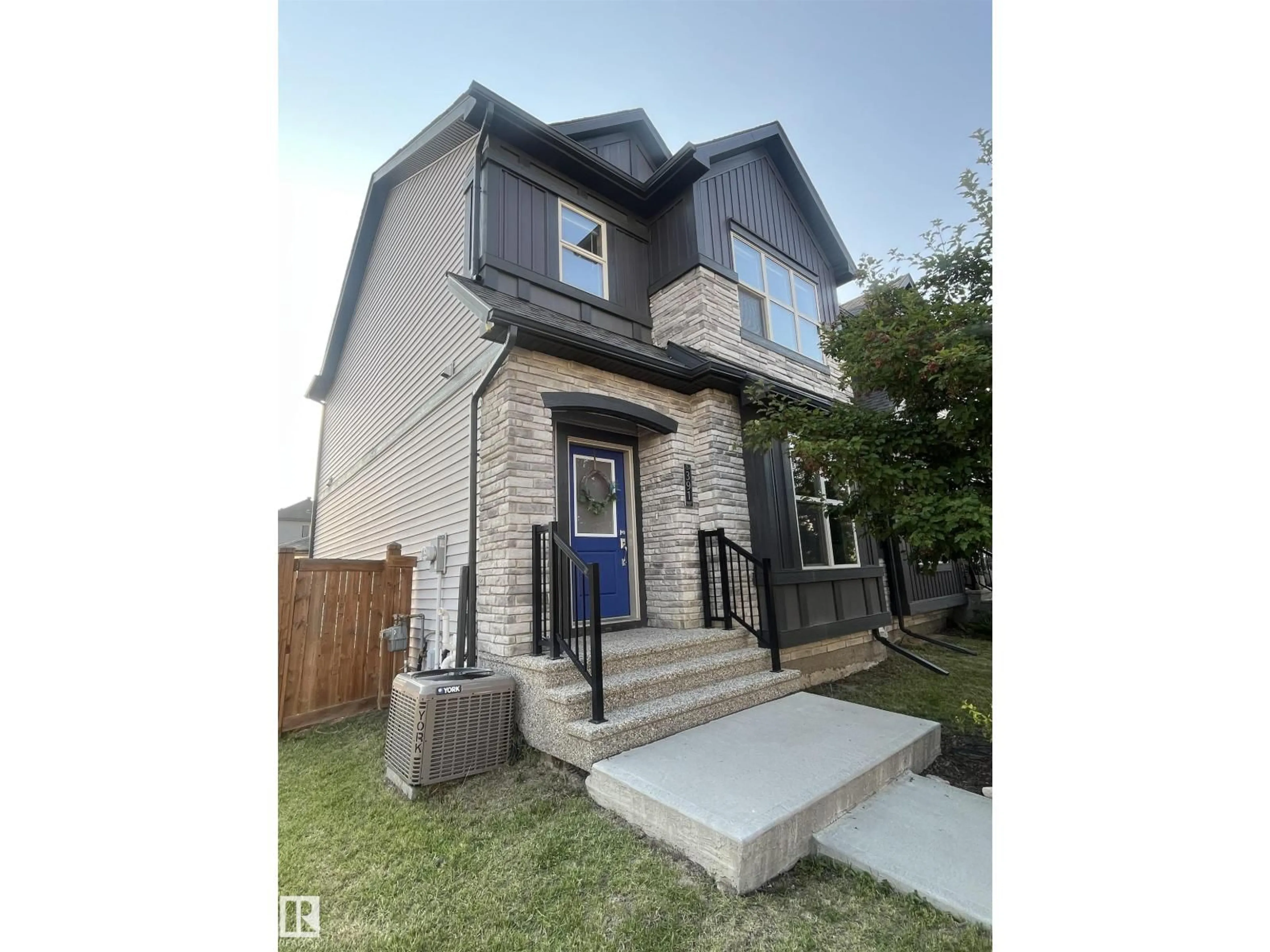 Home with brick exterior material, street for 391 PIONEER RD, Spruce Grove Alberta T7Z0T2