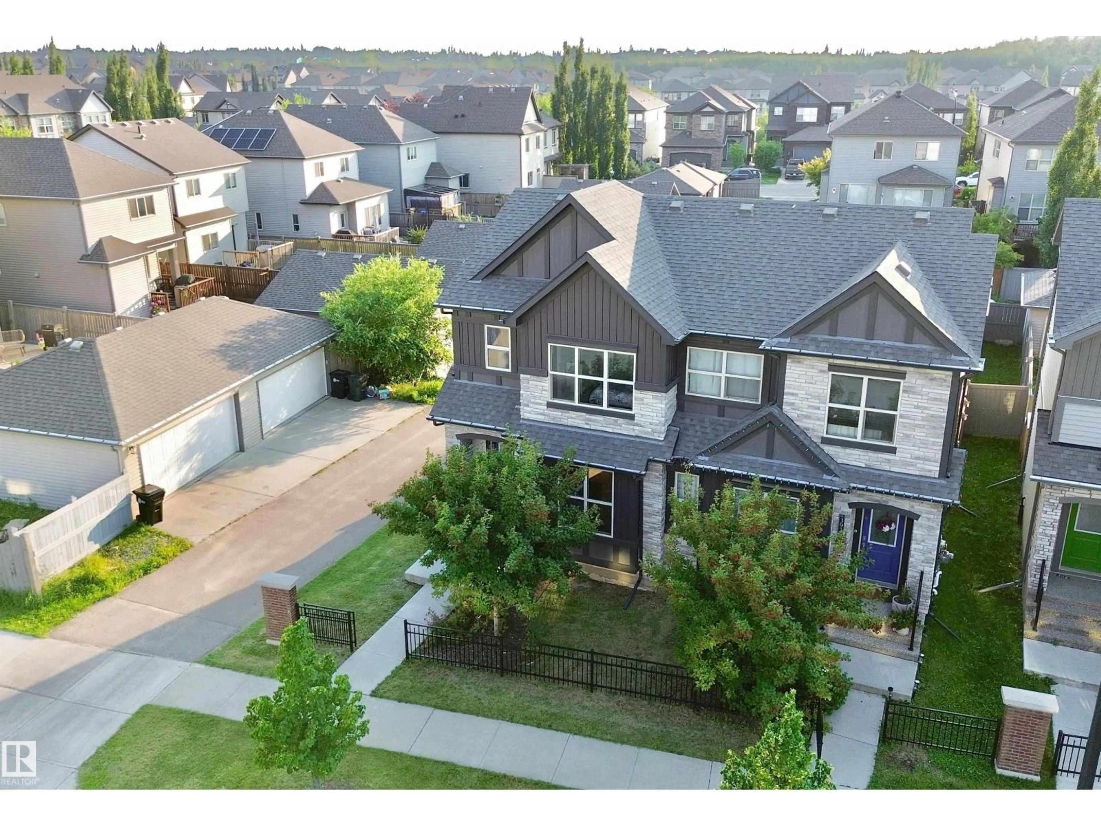 A pic from outside/outdoor area/front of a property/back of a property/a pic from drone, street for 391 PIONEER RD, Spruce Grove Alberta T7Z0T2
