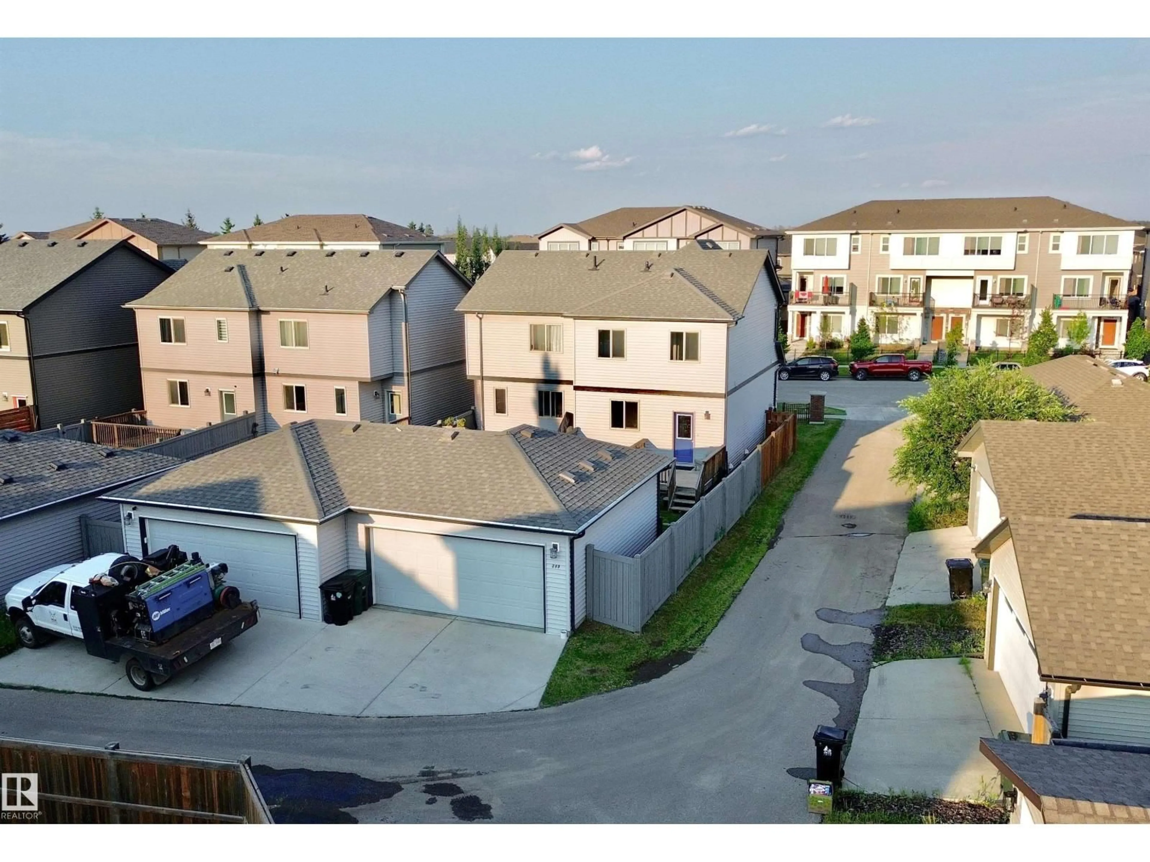 A pic from outside/outdoor area/front of a property/back of a property/a pic from drone, street for 391 PIONEER RD, Spruce Grove Alberta T7Z0T2