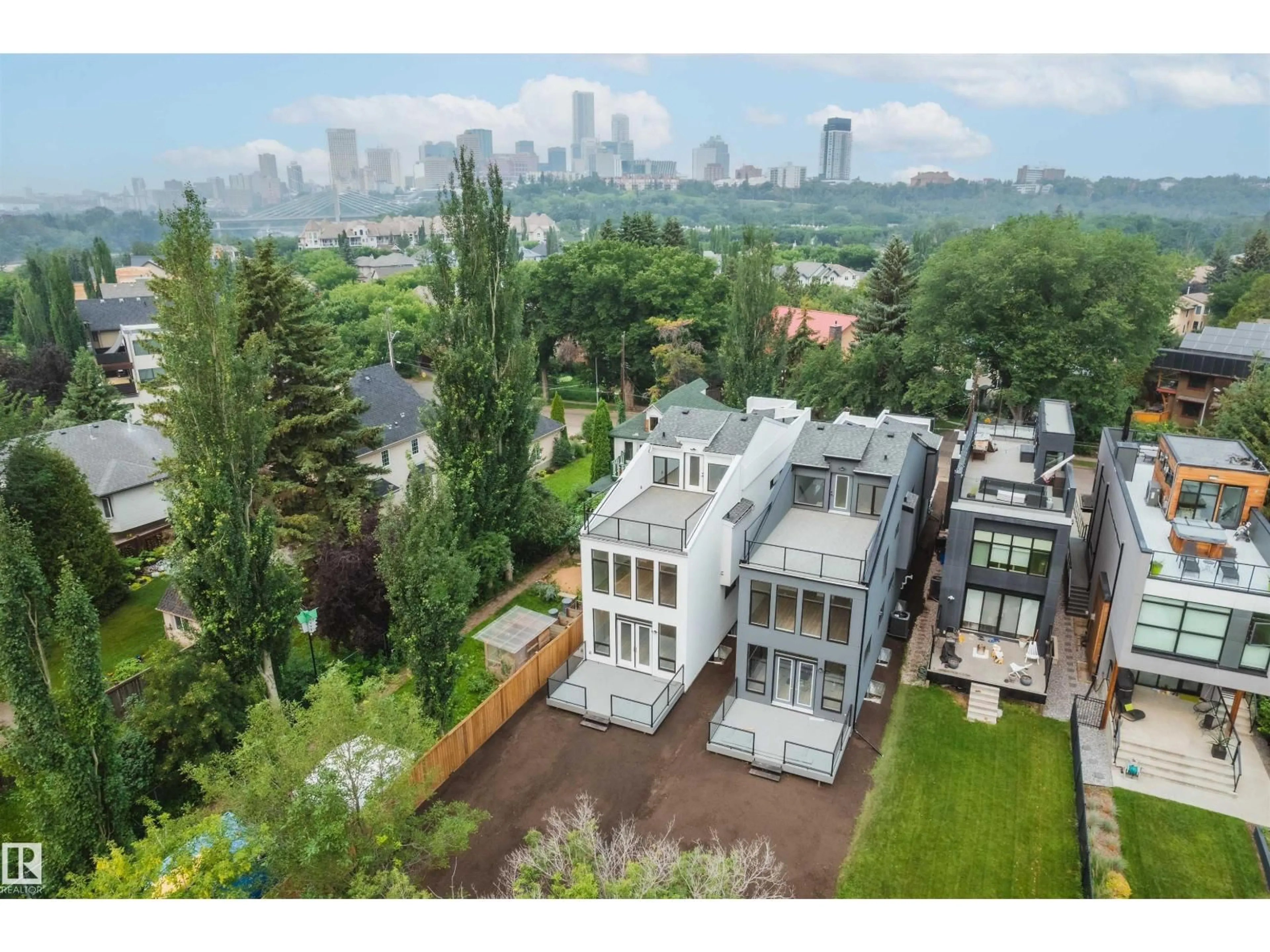 A pic from outside/outdoor area/front of a property/back of a property/a pic from drone, city buildings view from balcony for NW - 9919 87 ST, Edmonton Alberta T5H1N2