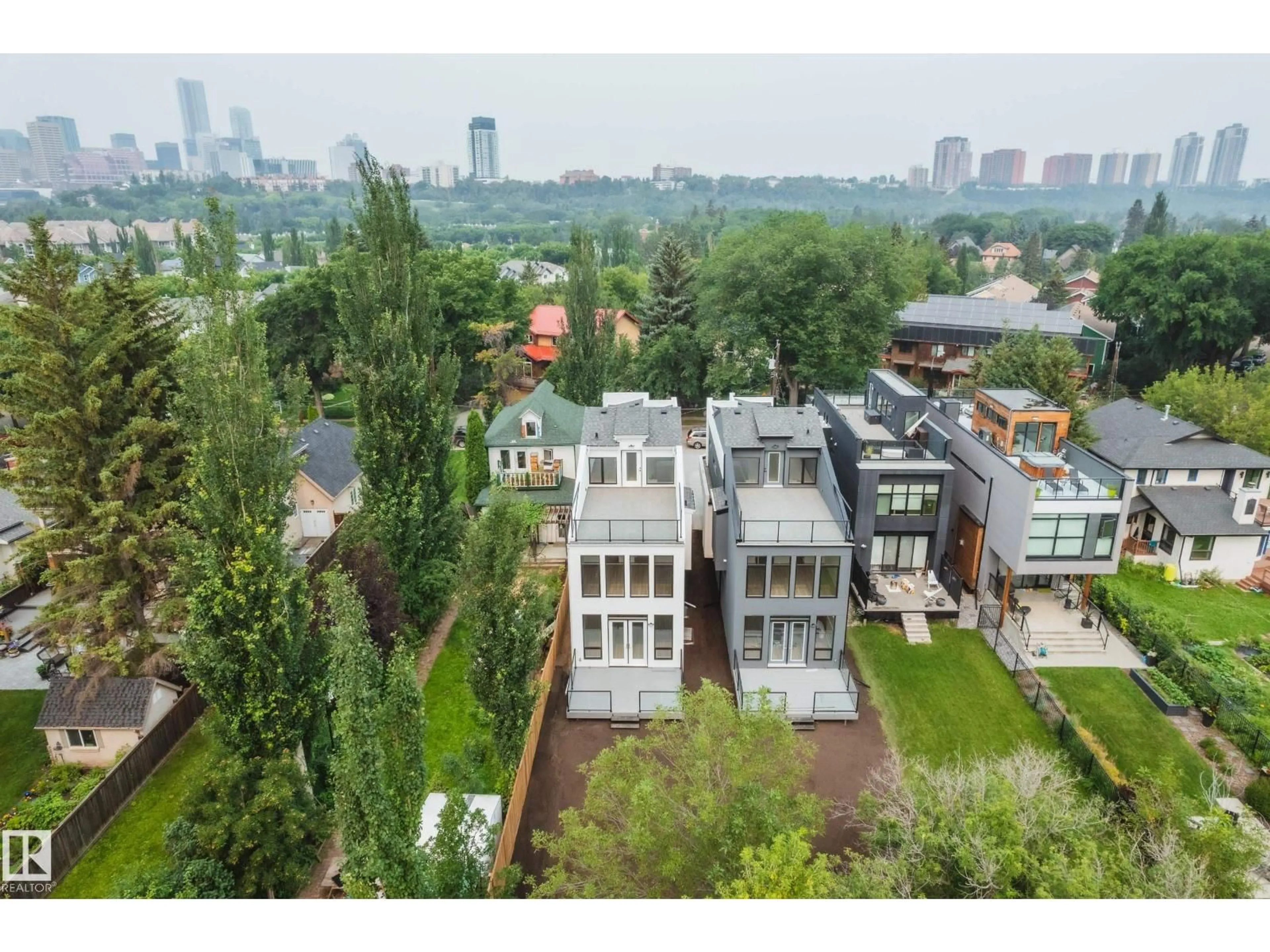 A pic from outside/outdoor area/front of a property/back of a property/a pic from drone, city buildings view from balcony for NW - 9919 87 ST, Edmonton Alberta T5H1N2
