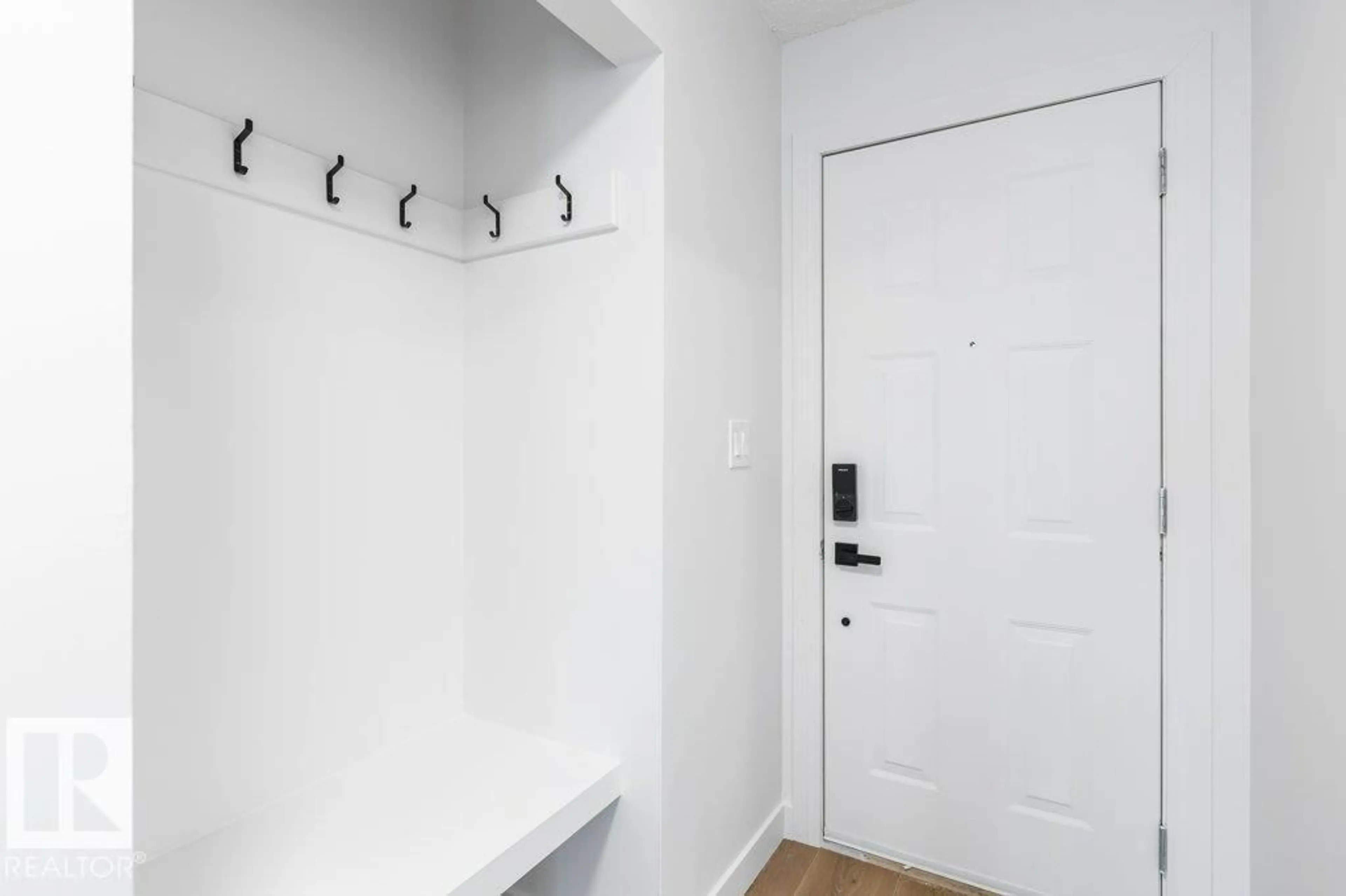 Indoor entryway for 324 GRANDIN VILLAGE, St. Albert Alberta T8N2R6