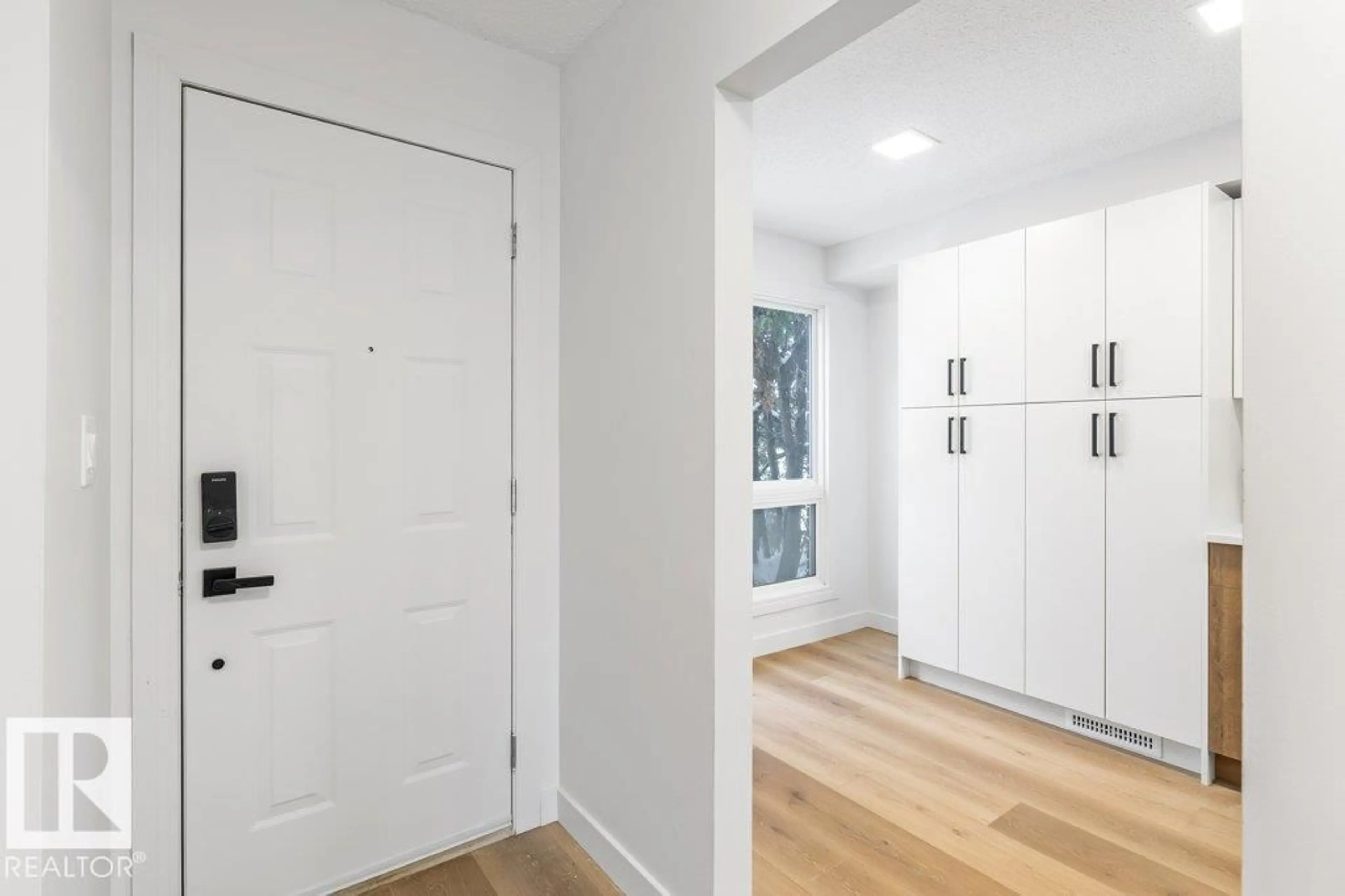 Indoor entryway for 324 GRANDIN VILLAGE, St. Albert Alberta T8N2R6