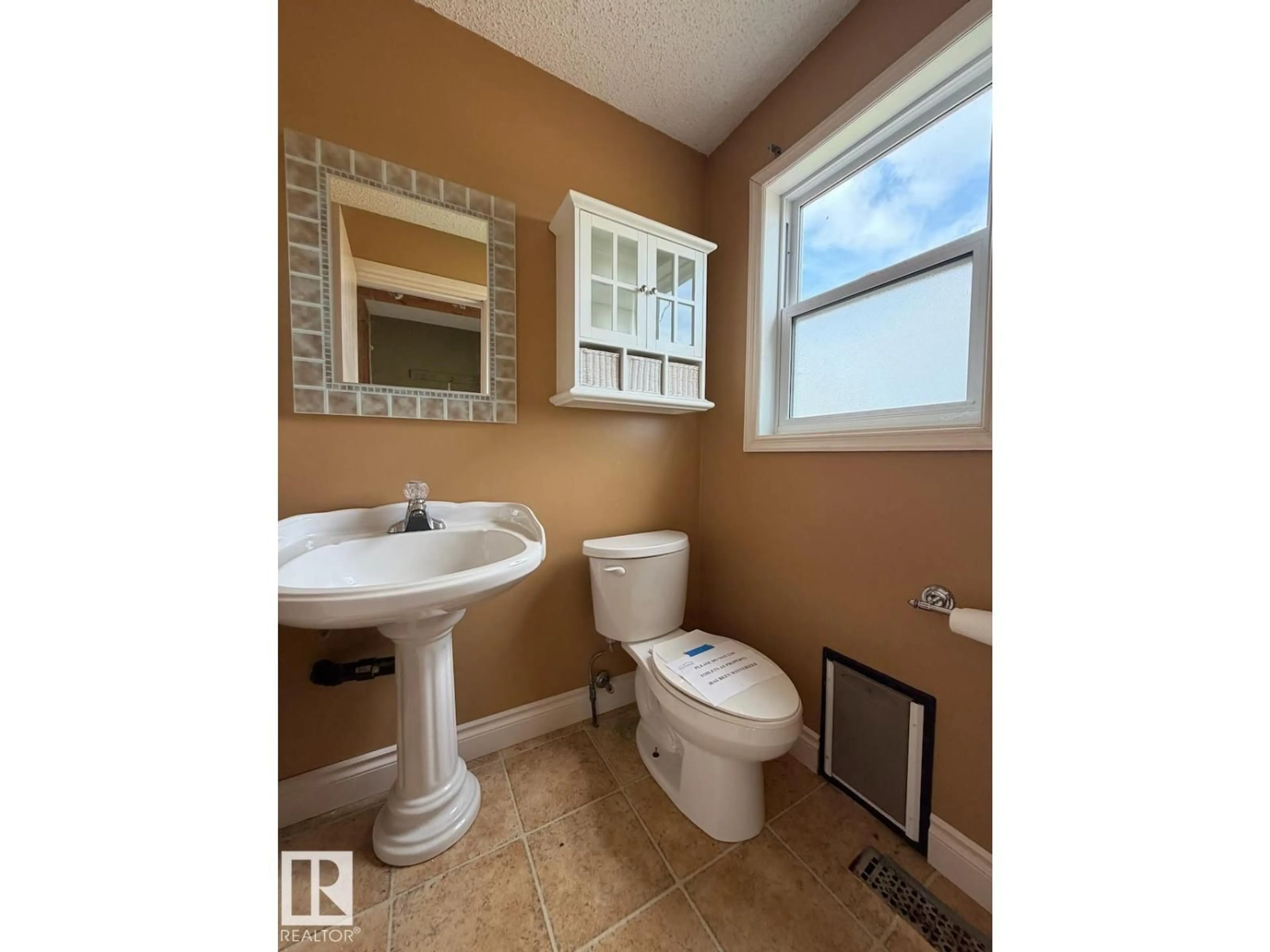 Standard bathroom, ceramic/tile floor for 45 RICHFIELD RD, Rural Sturgeon County Alberta T0G1L2