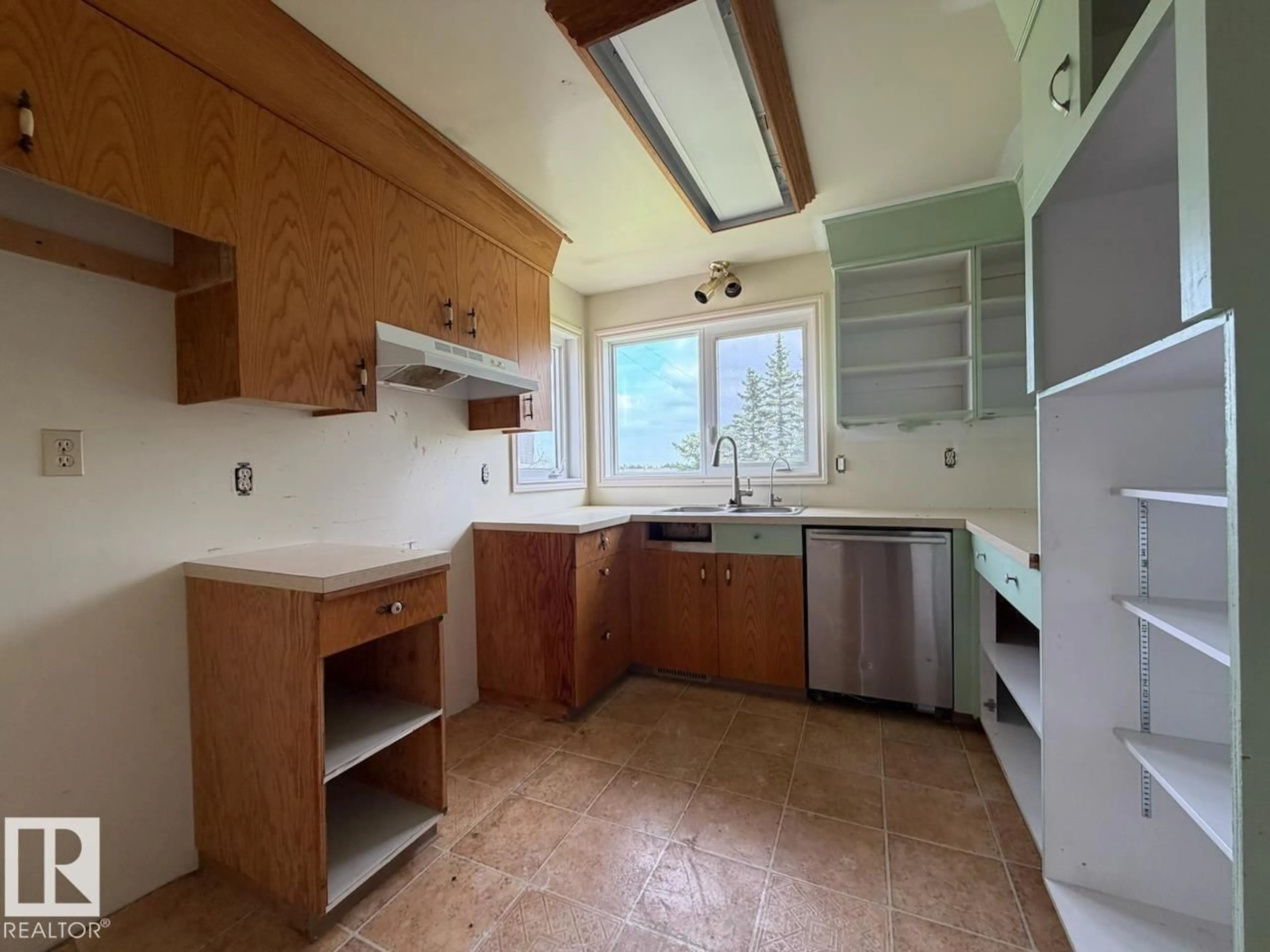 Standard kitchen, unknown for 45 RICHFIELD RD, Rural Sturgeon County Alberta T0G1L2