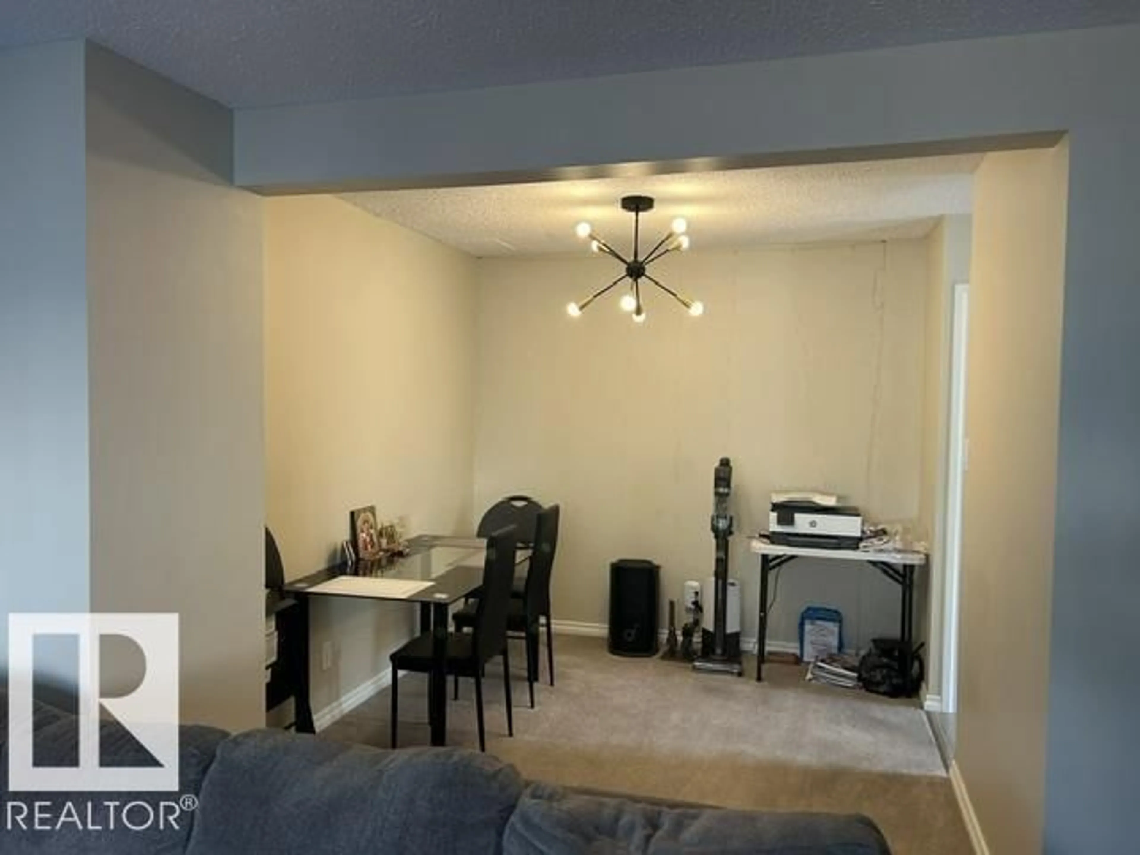 A pic of a room for 32 BELMEAD GD, Edmonton Alberta T5T1J1