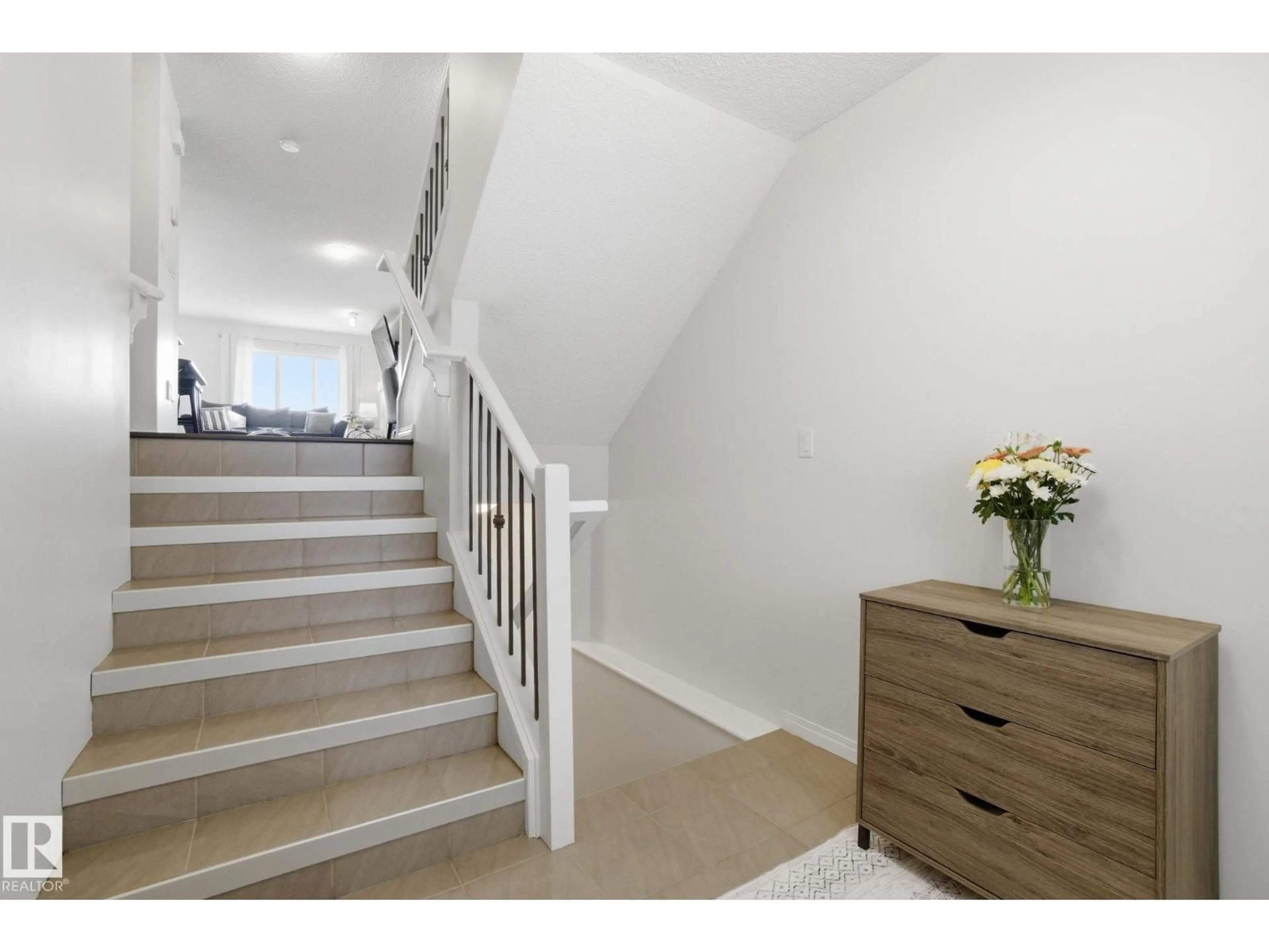 Stairs for 2553 COUGHLAN RD, Edmonton Alberta T6W2Z6