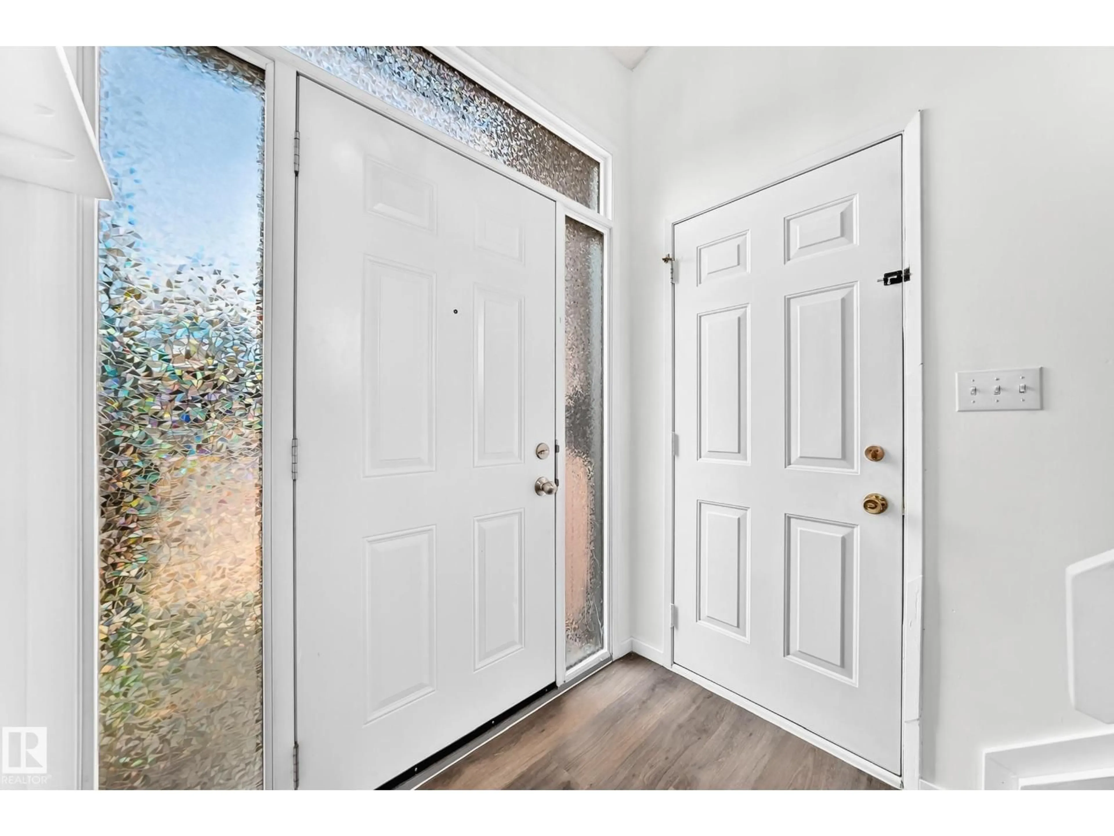 Indoor entryway for 14141 26 ST, Edmonton Alberta T5Y1Y4