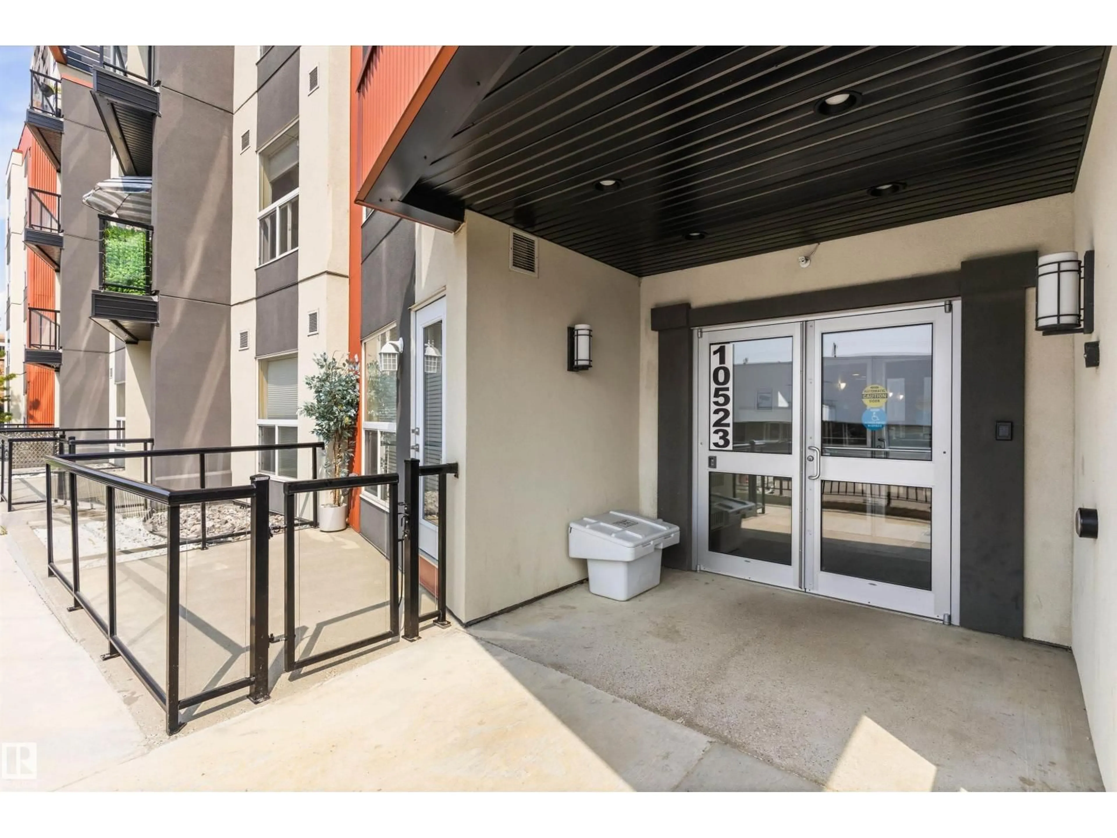Indoor entryway for #109 - 10523 123 ST, Edmonton Alberta T5N1N9