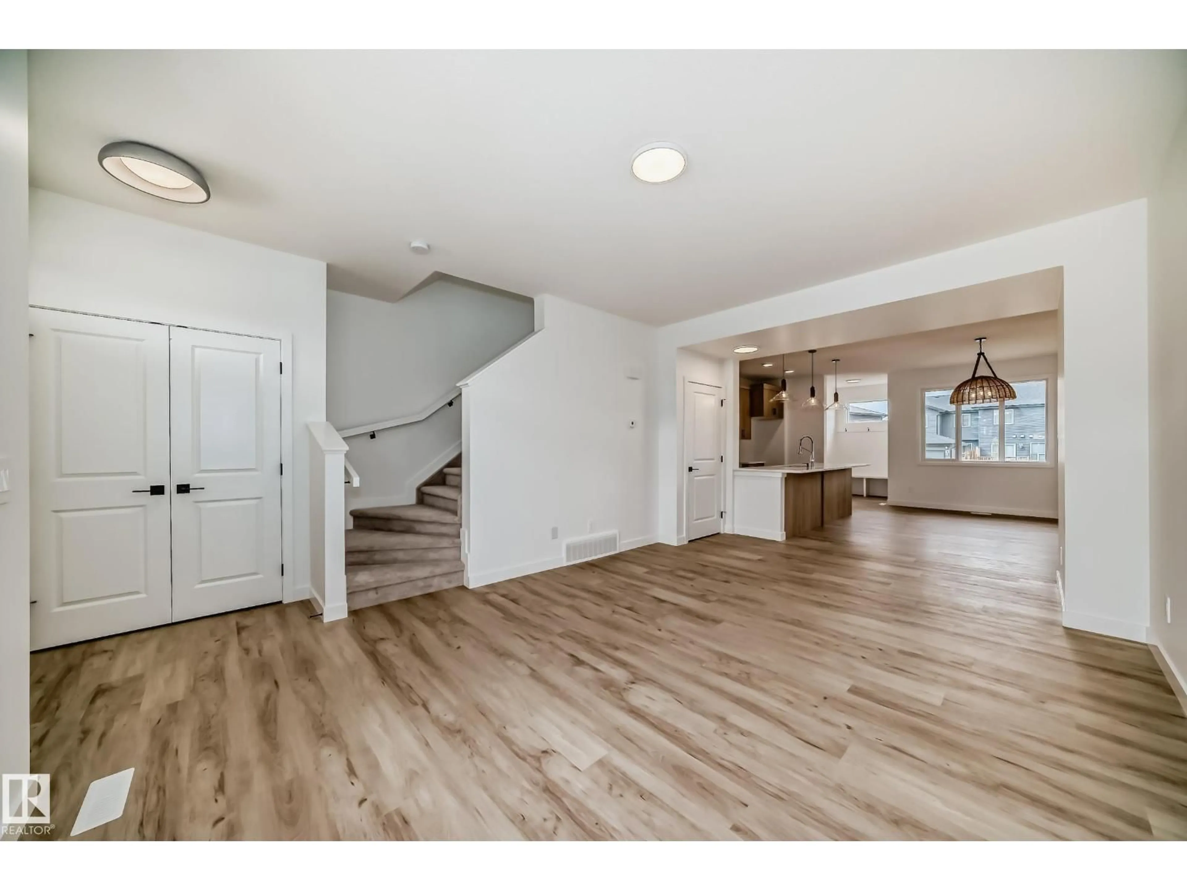 Indoor entryway for SW - 2624 62 ST, Edmonton Alberta T6X3G3