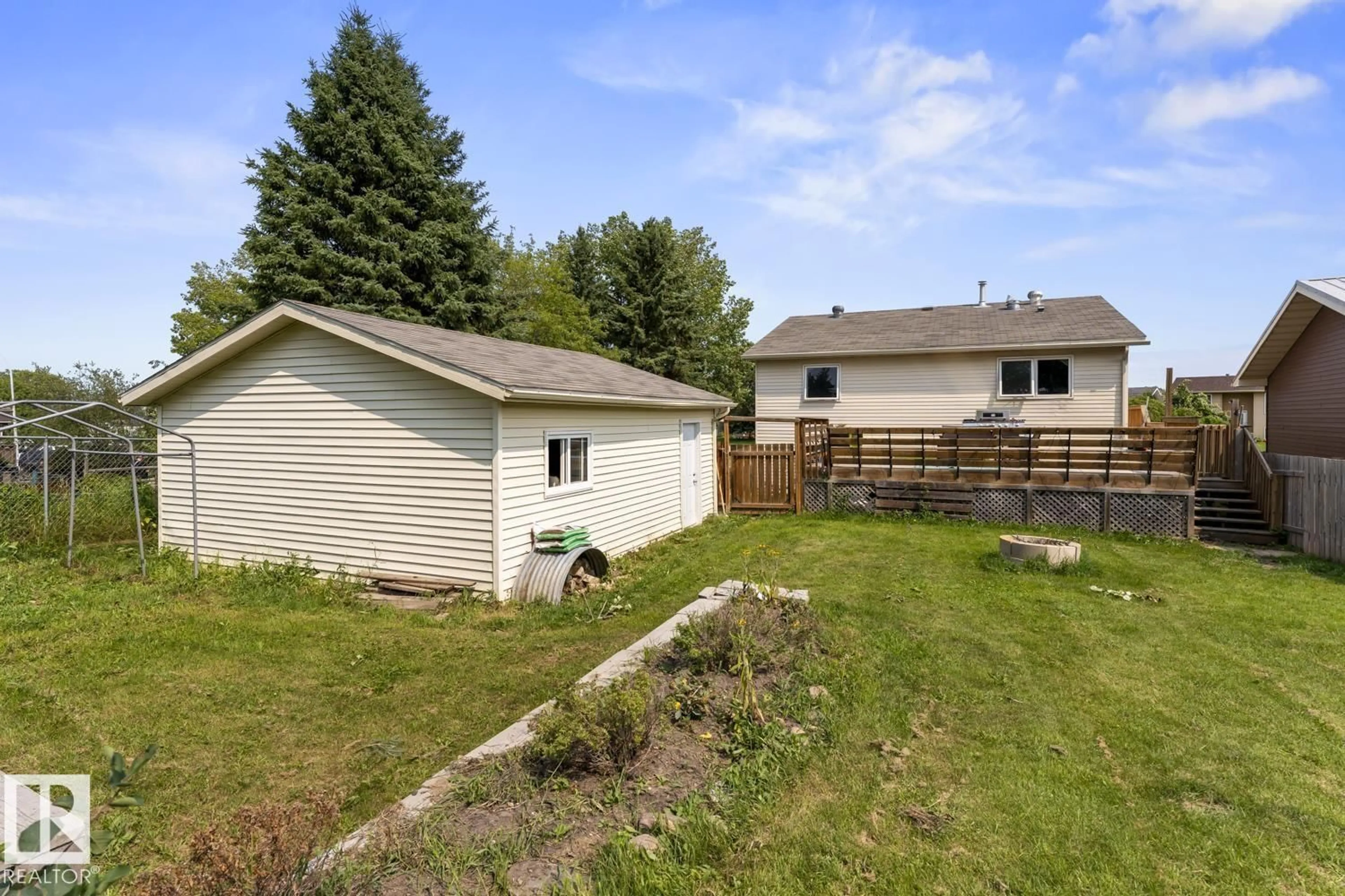 A pic from outside/outdoor area/front of a property/back of a property/a pic from drone, unknown for 1801 FOREST DR, Cold Lake Alberta T9M1L7