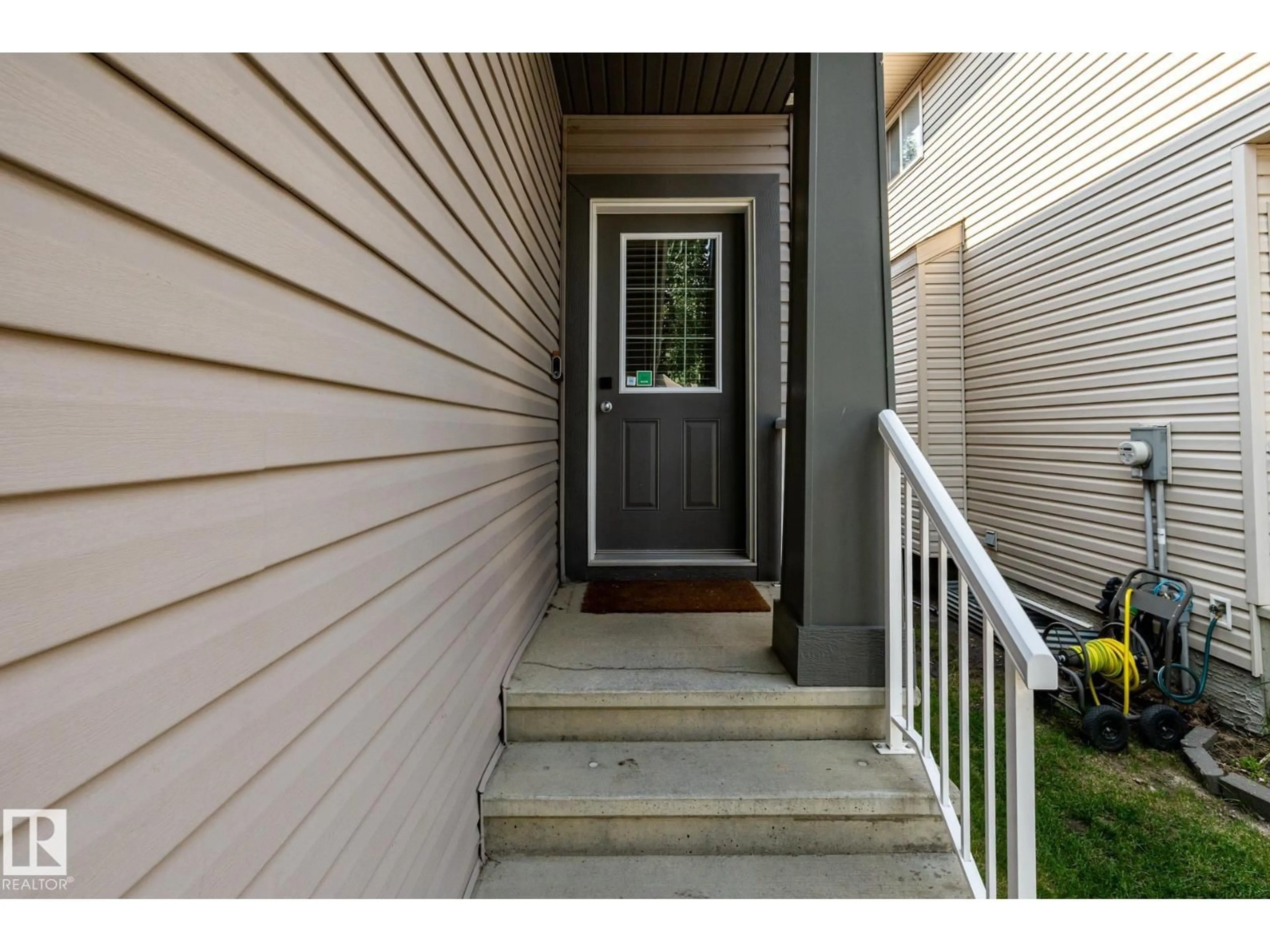 Indoor entryway for #10 - 1901 126 ST SW, Edmonton Alberta T6W0R9