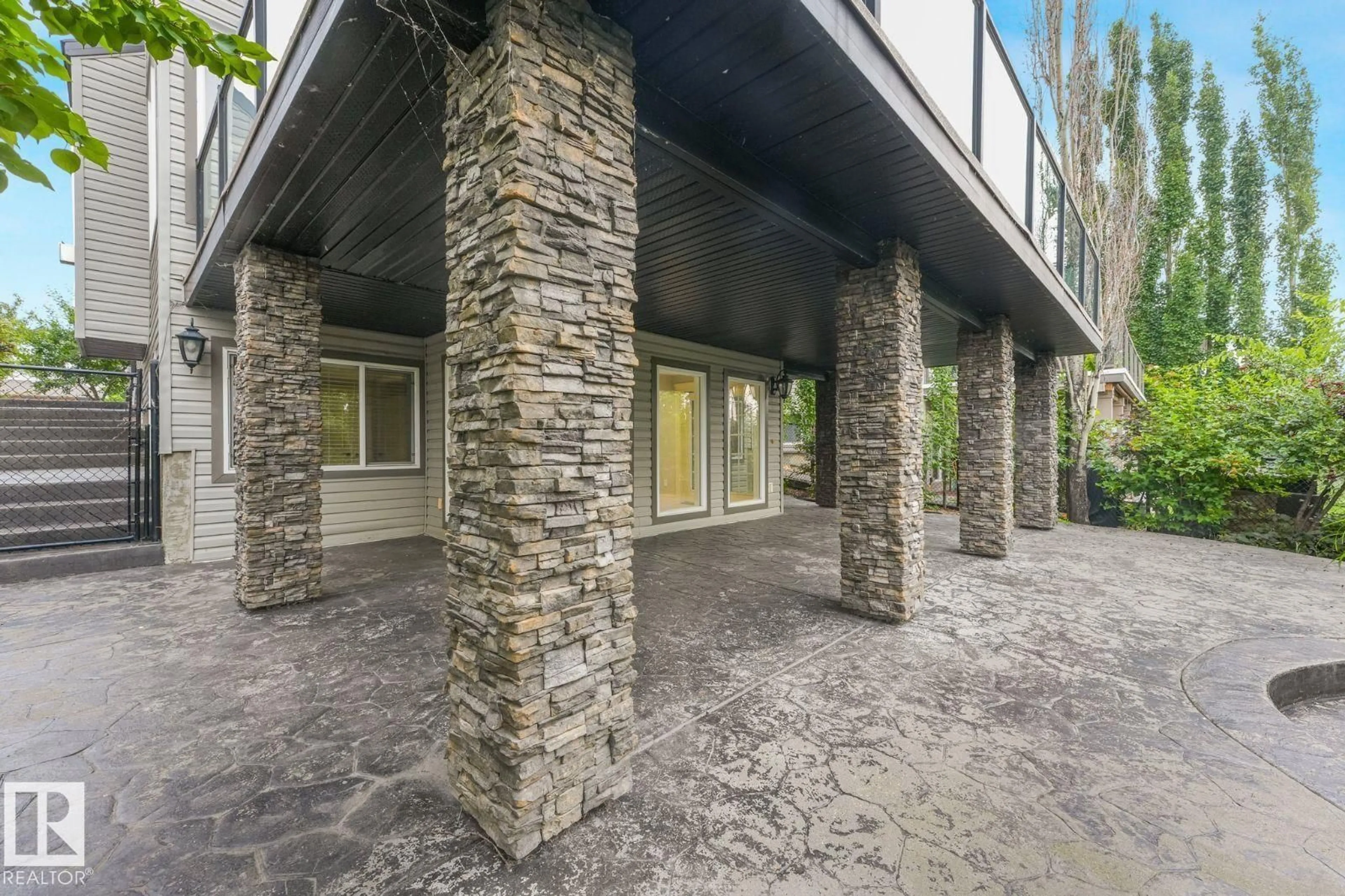 Patio, unknown for 70 SUMMERCOURT RD, Sherwood Park Alberta T8H2V9