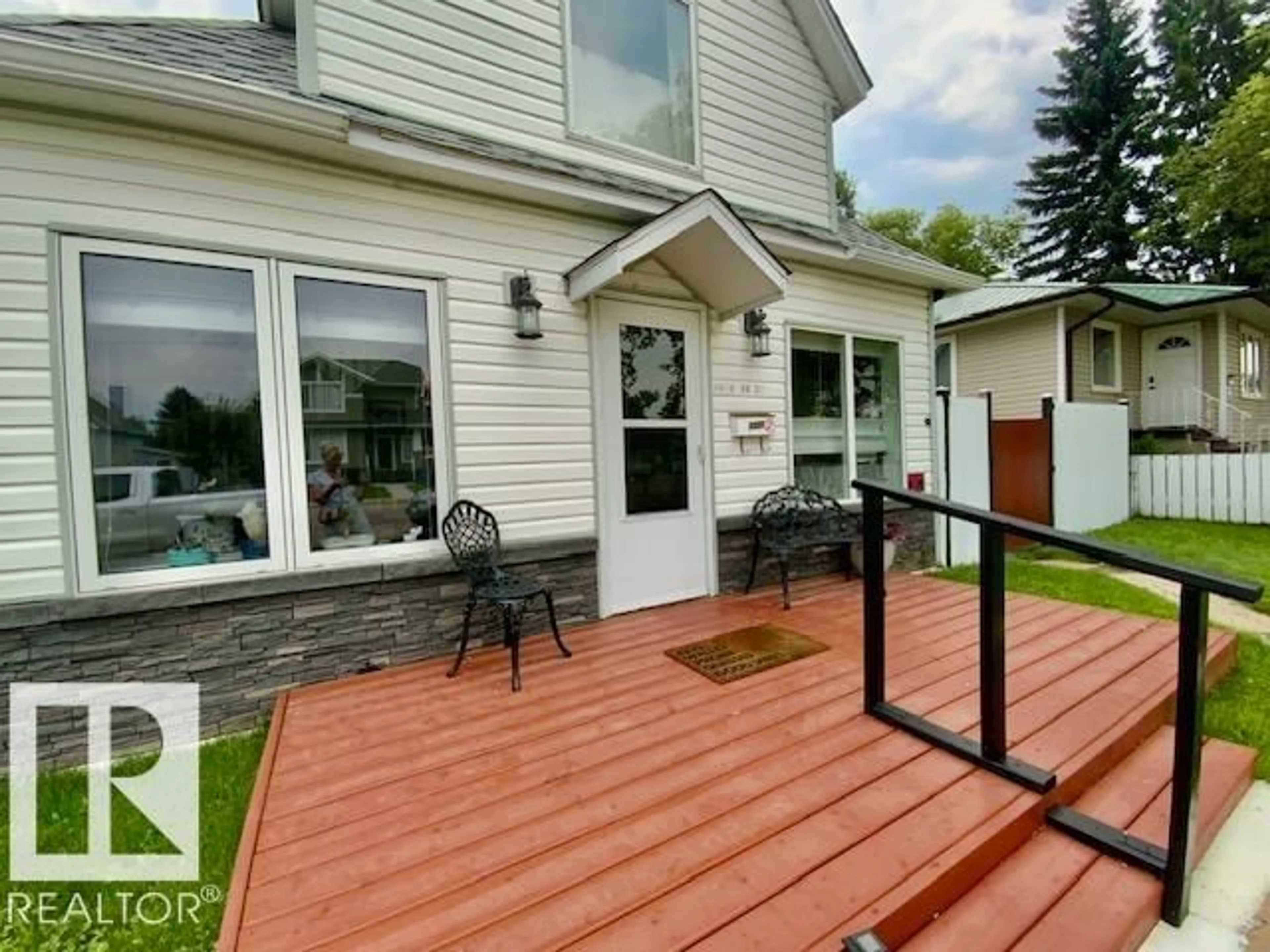 Home with vinyl exterior material, unknown for 4505 53 ST, Wetaskiwin Alberta T9A1R2
