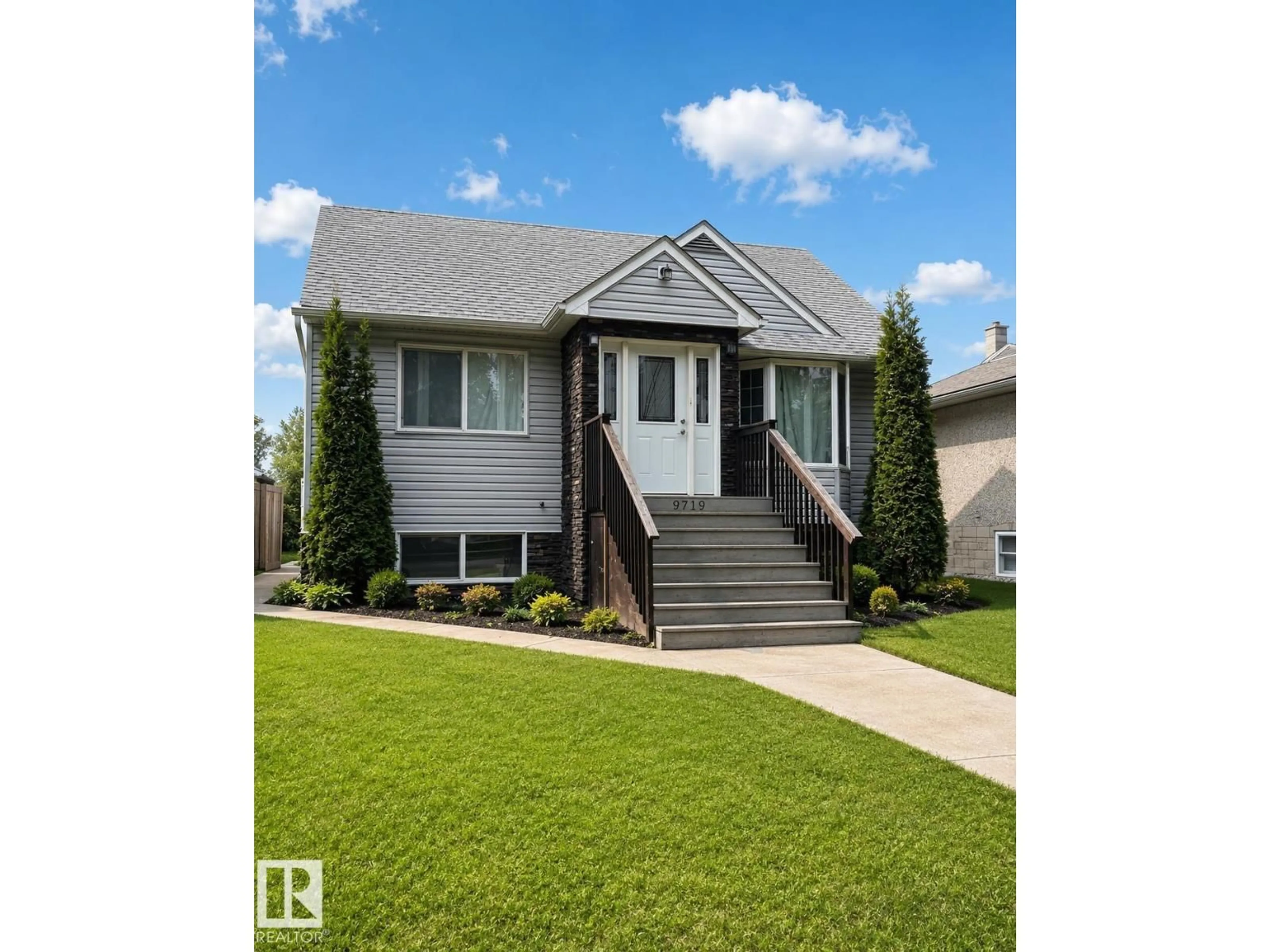 Home with vinyl exterior material, street for 9719 71 AV, Edmonton Alberta T6E0W5