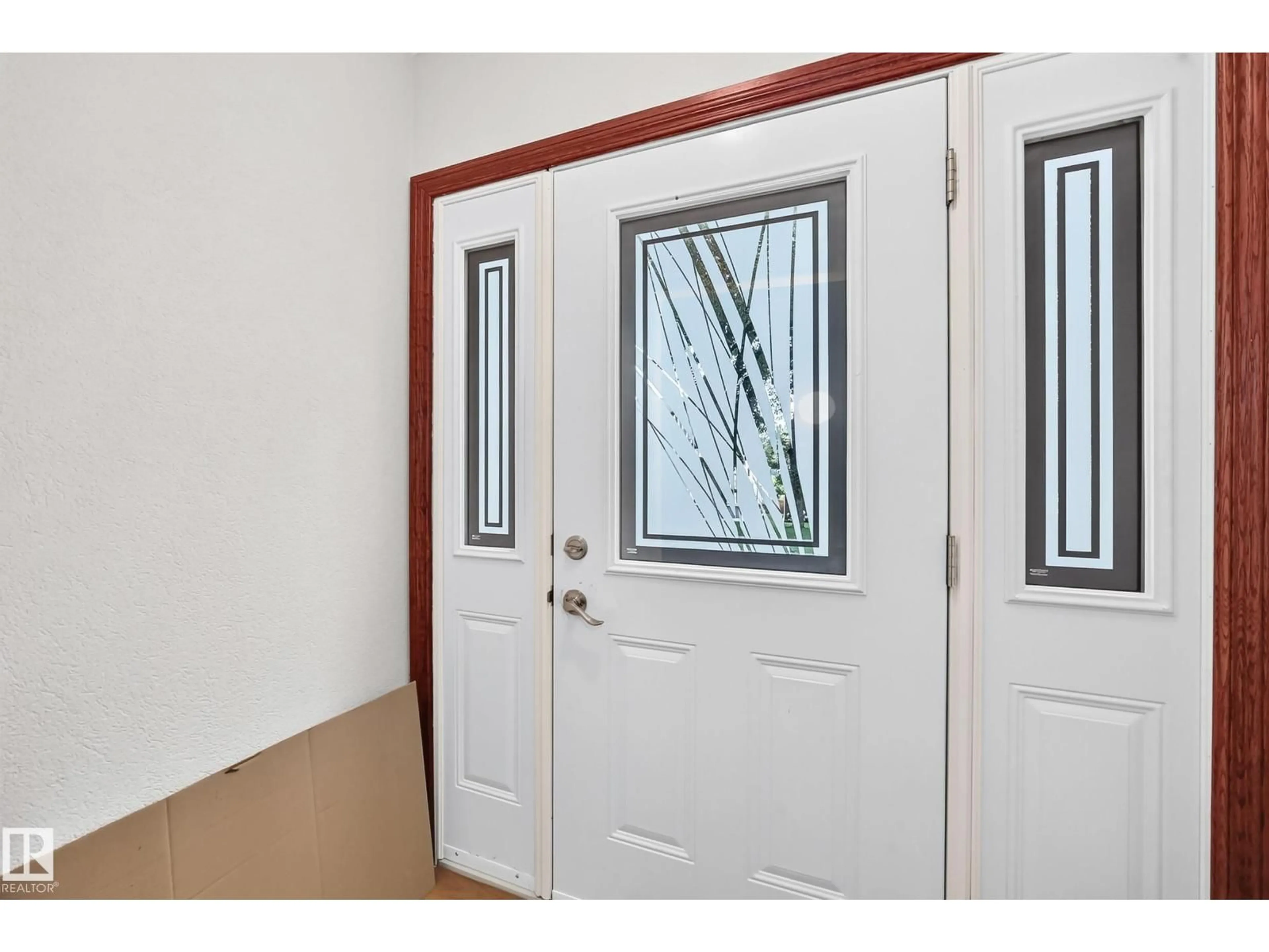 Indoor entryway for 9719 71 AV, Edmonton Alberta T6E0W5