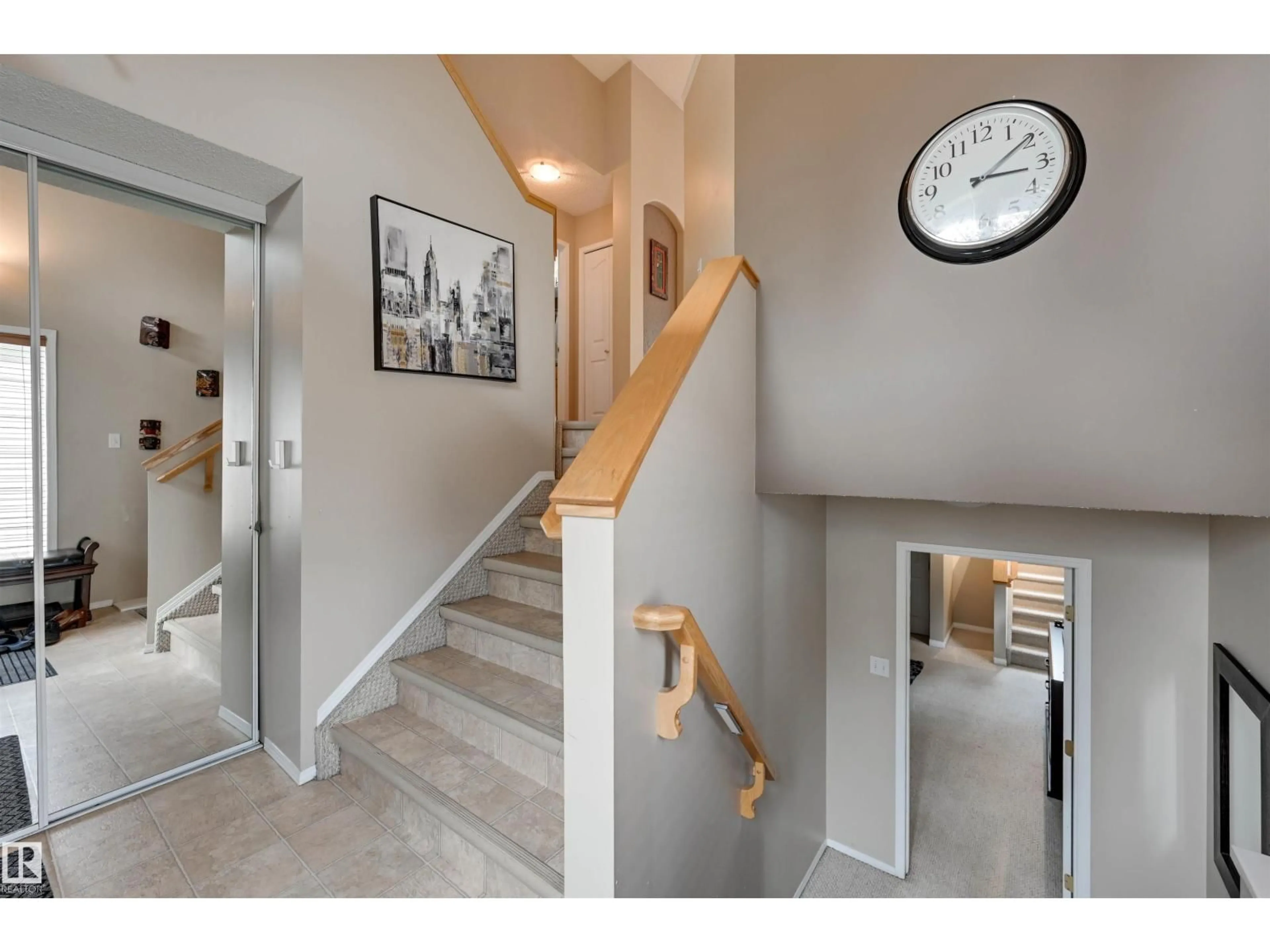 Indoor foyer for 1524 BRECKENRIDGE CL, Edmonton Alberta T5T6R7