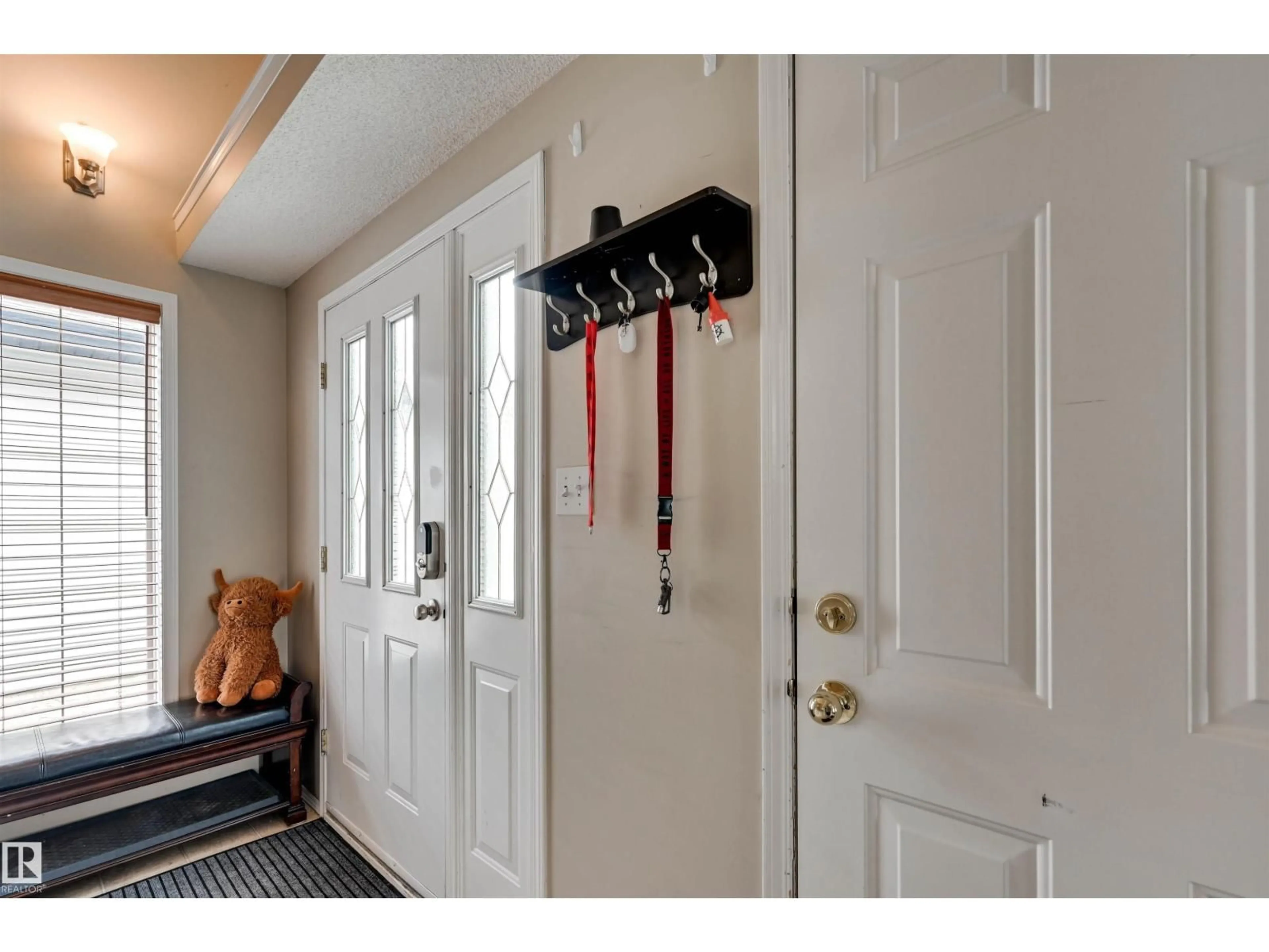 Indoor entryway for 1524 BRECKENRIDGE CL, Edmonton Alberta T5T6R7