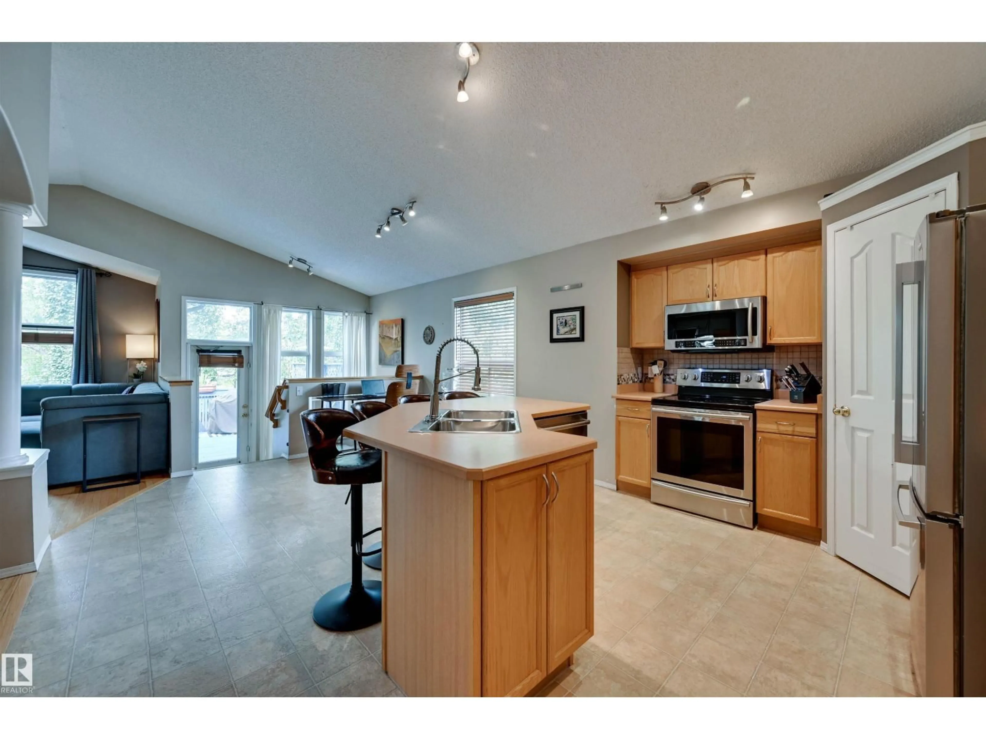 Open concept kitchen, unknown for 1524 BRECKENRIDGE CL, Edmonton Alberta T5T6R7