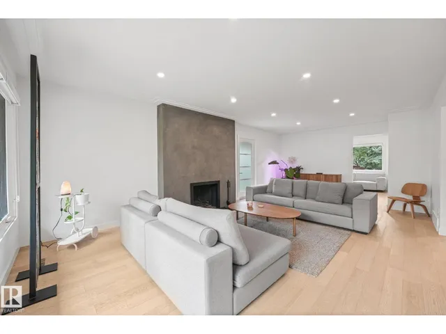 14128 98 AV, Edmonton 5