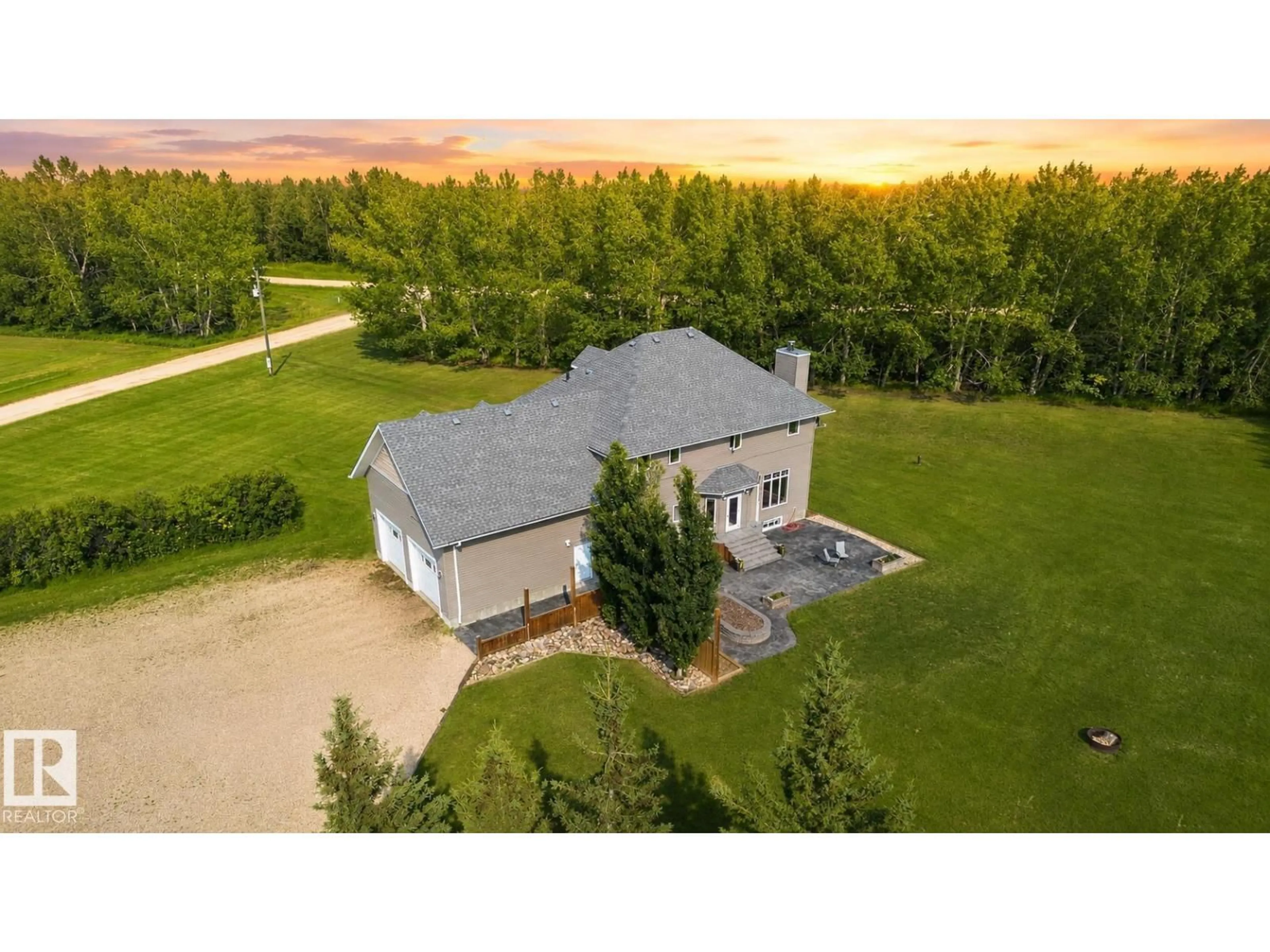 A pic from outside/outdoor area/front of a property/back of a property/a pic from drone, building for 60120 RGE ROAD 265, Rural Westlock County Alberta T7P2P5