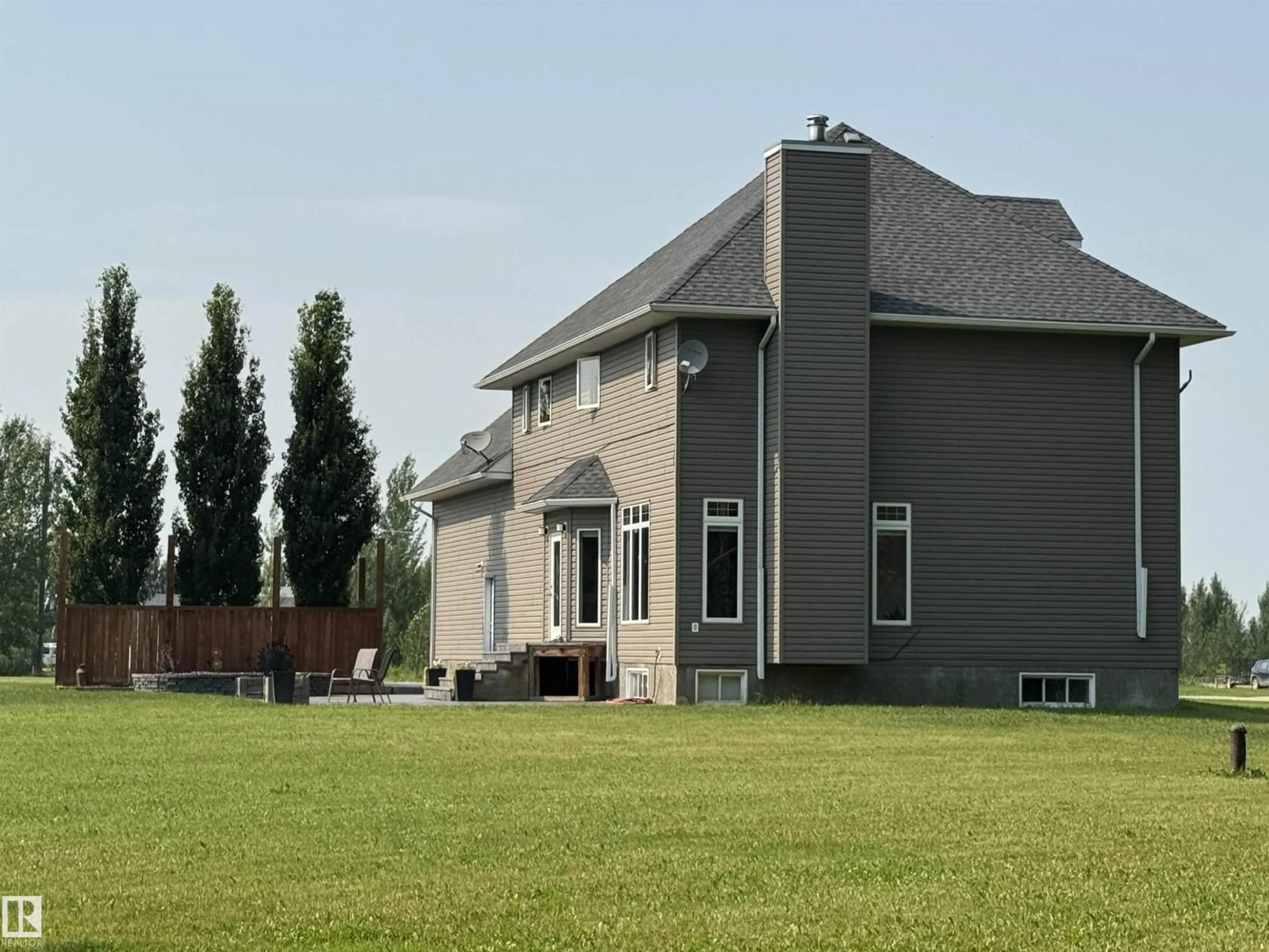 Home with vinyl exterior material, unknown for 60120 RGE ROAD 265, Rural Westlock County Alberta T7P2P5
