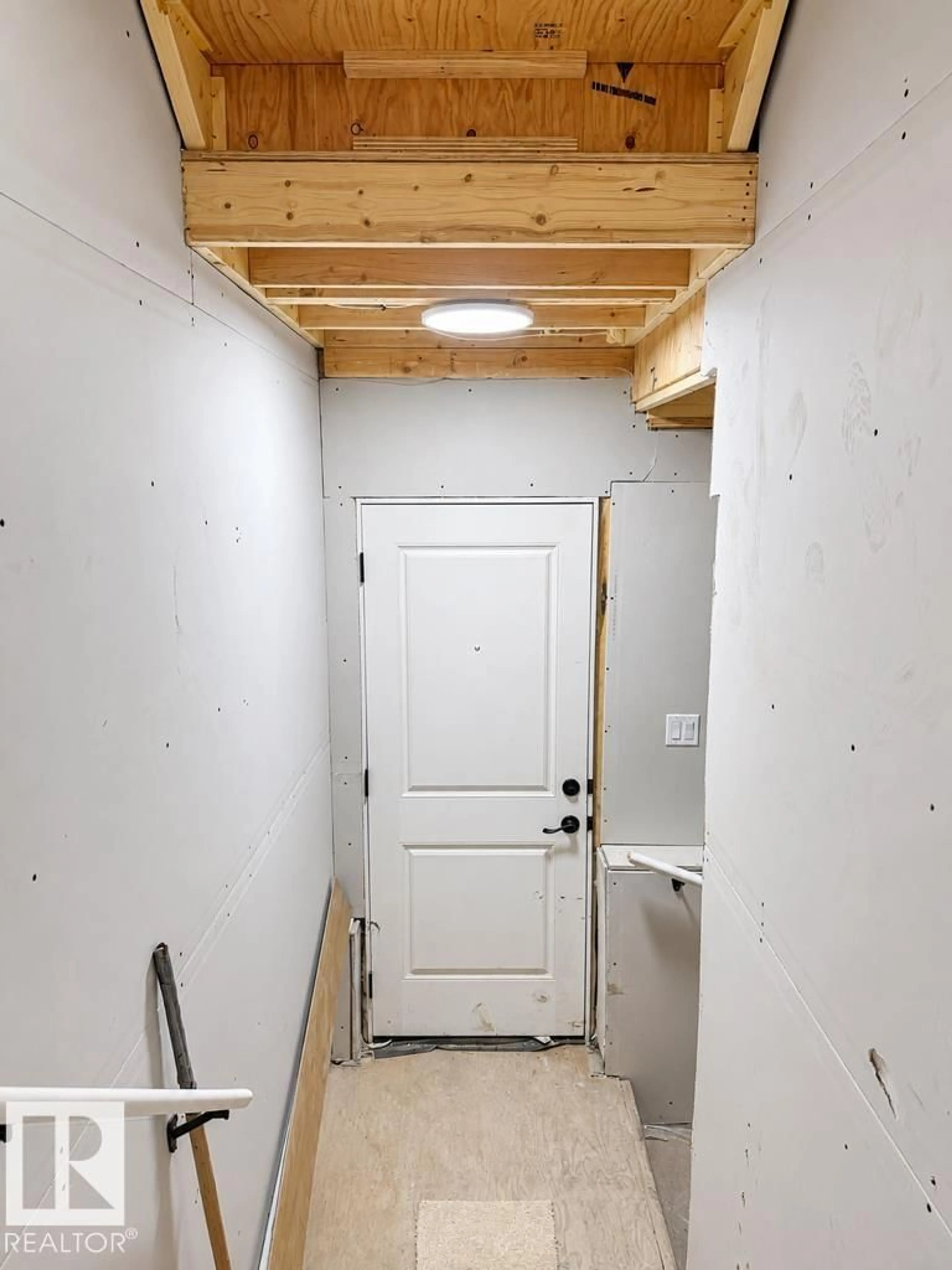 Unknown for NW - 9216 91 ST, Edmonton Alberta T6C3N8