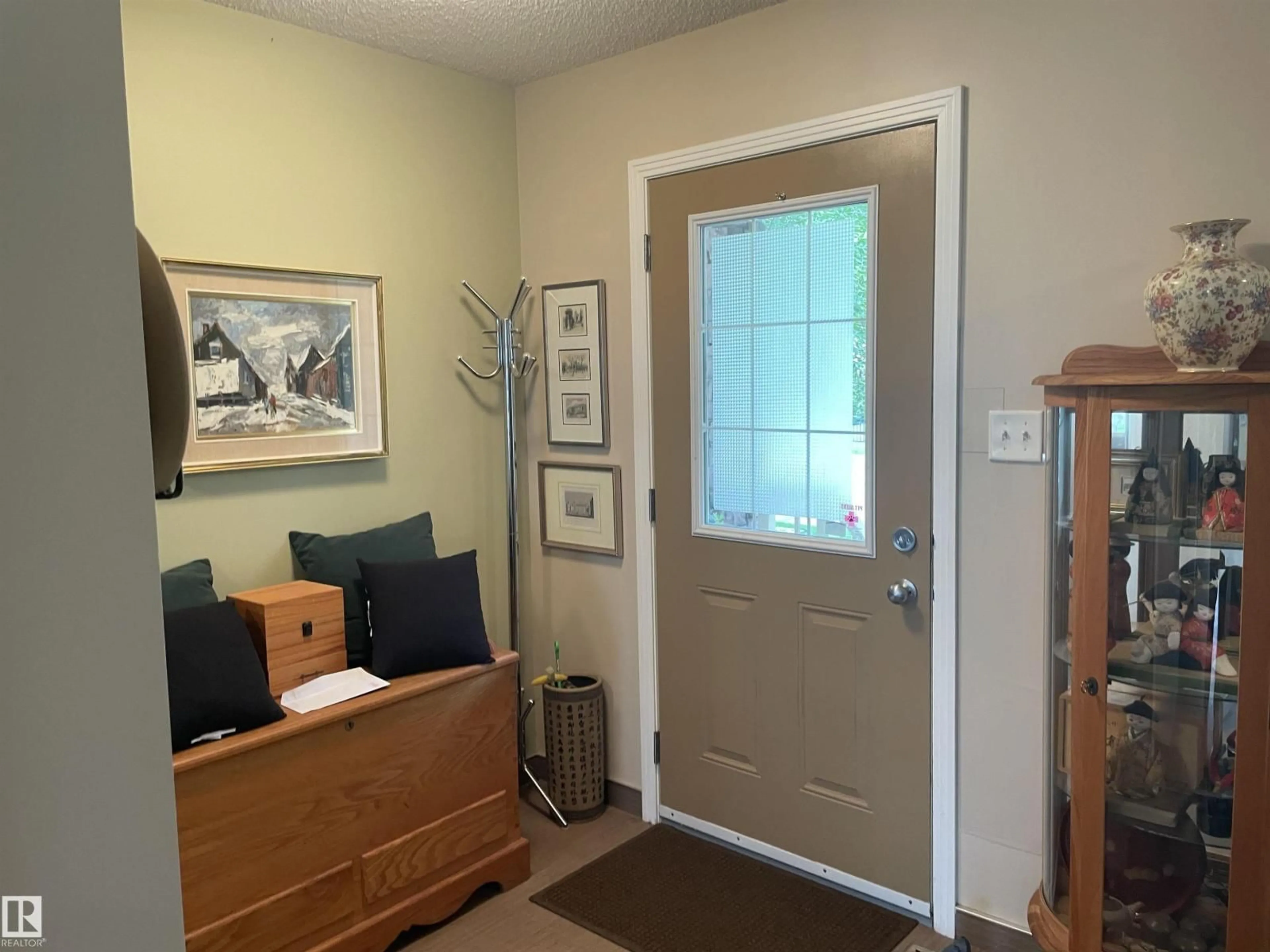 Indoor entryway for 9815 104 AV, Morinville Alberta T8R0C2