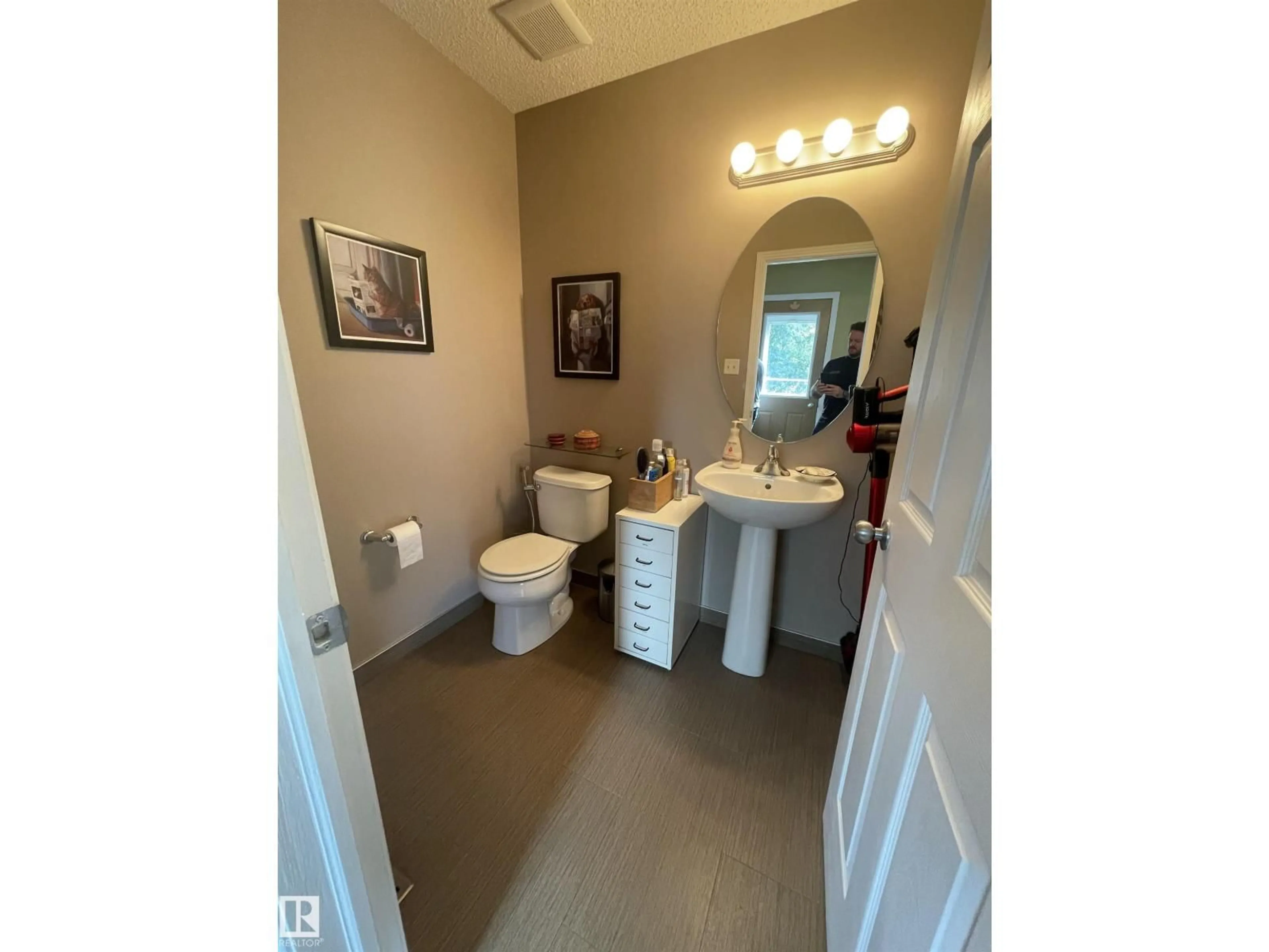 A pic of a room for 9815 104 AV, Morinville Alberta T8R0C2