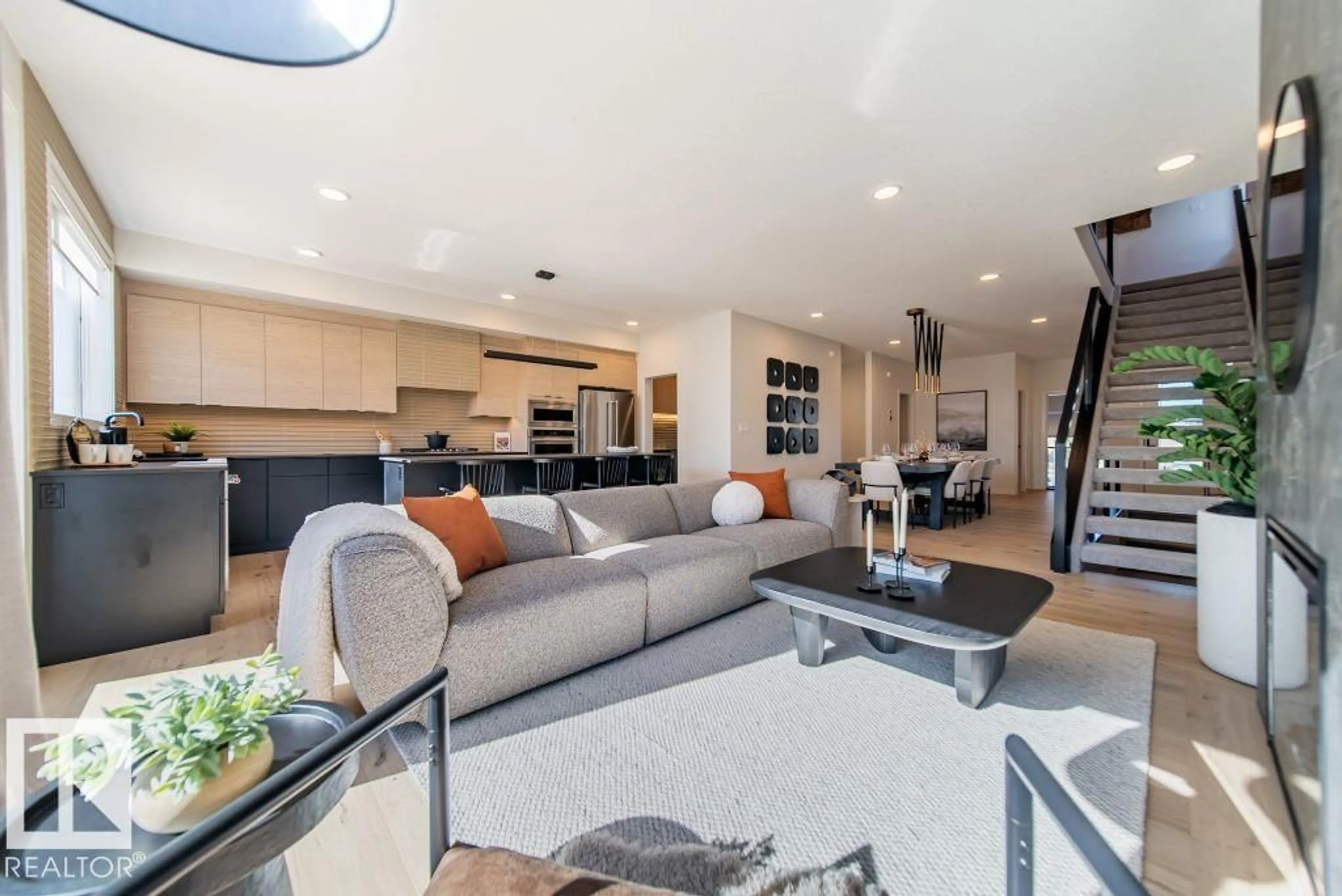 Living room with furniture, unknown for 14 DEVONSHIRE DR, Sherwood Park Alberta T8B0G5