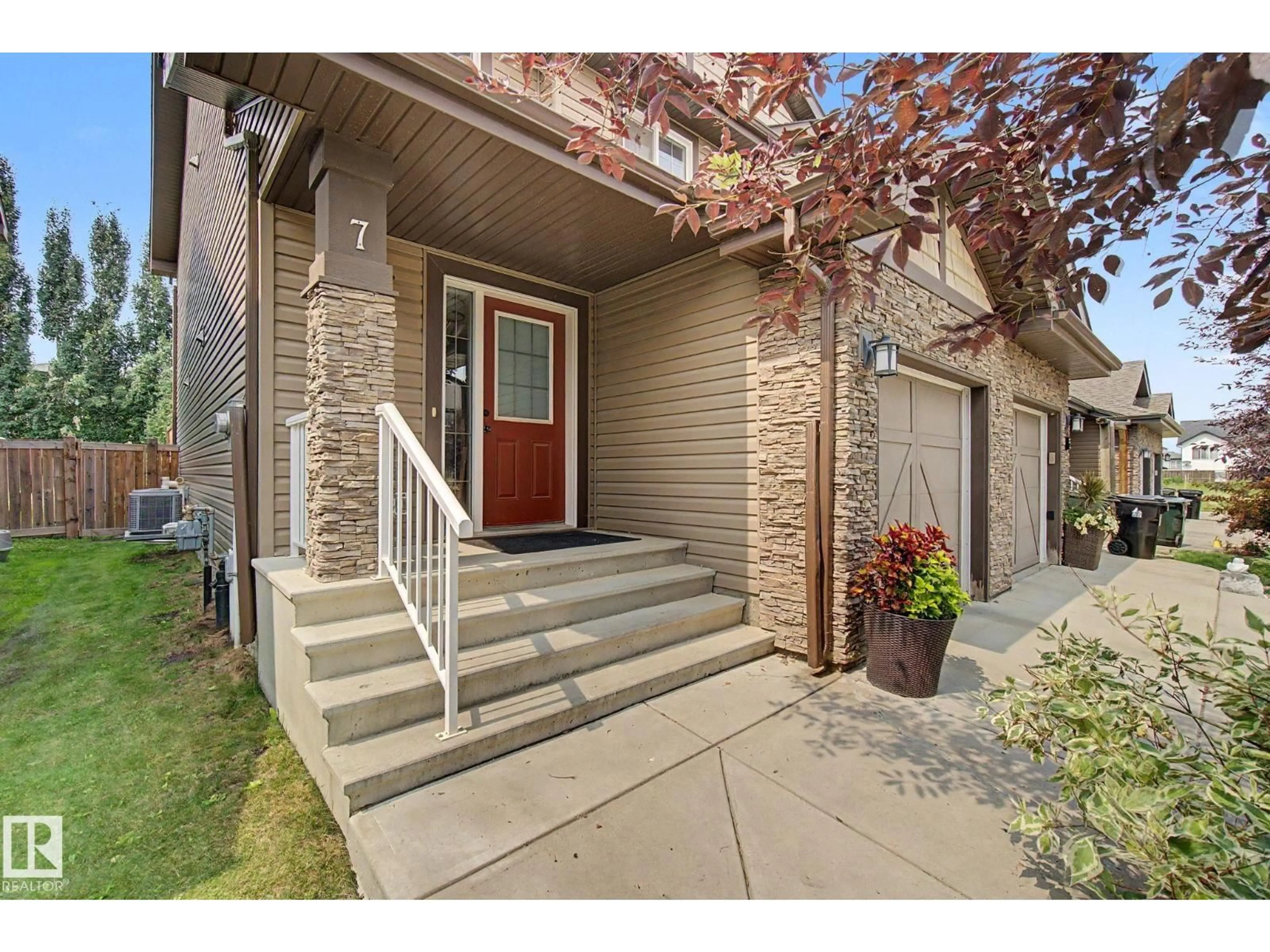 Indoor entryway for 7 PETER ST, Spruce Grove Alberta T7X0R4