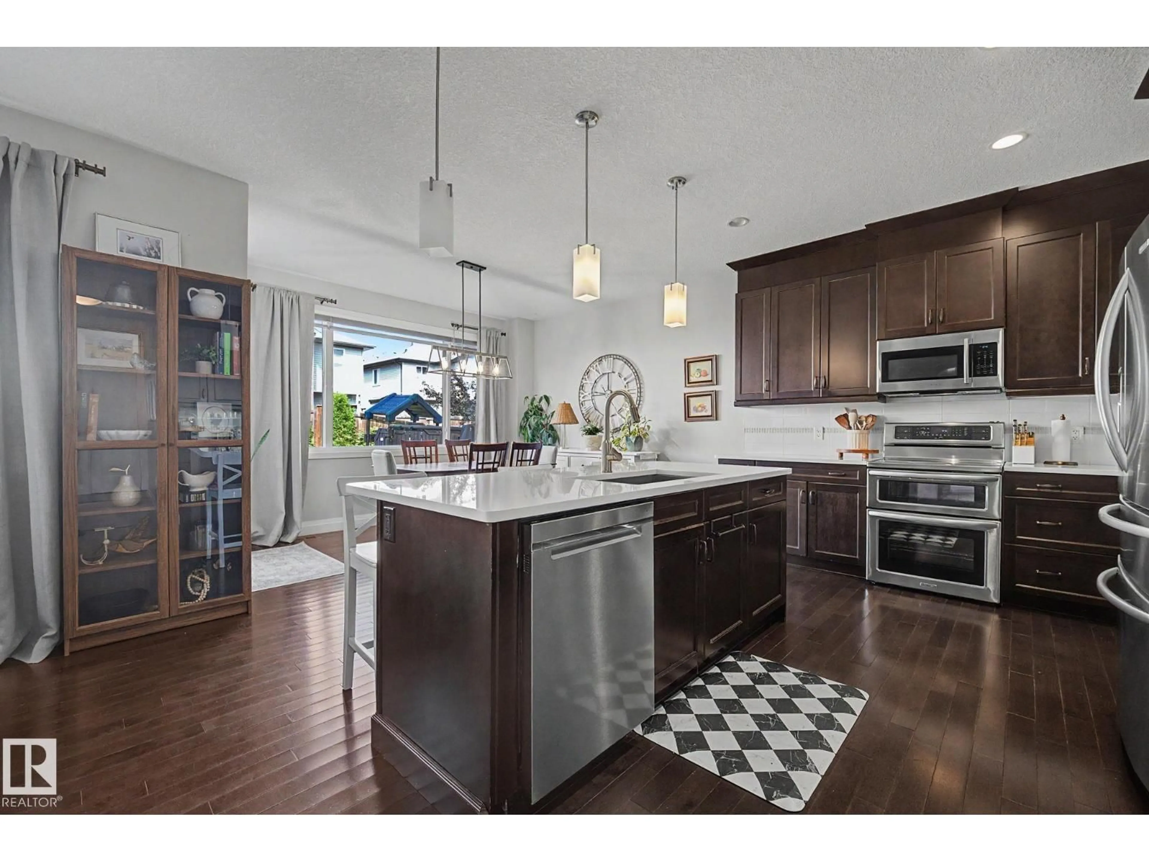 Open concept kitchen, ceramic/tile floor for 2004 SOUTH CREEK DR, Stony Plain Alberta T7Z0J7