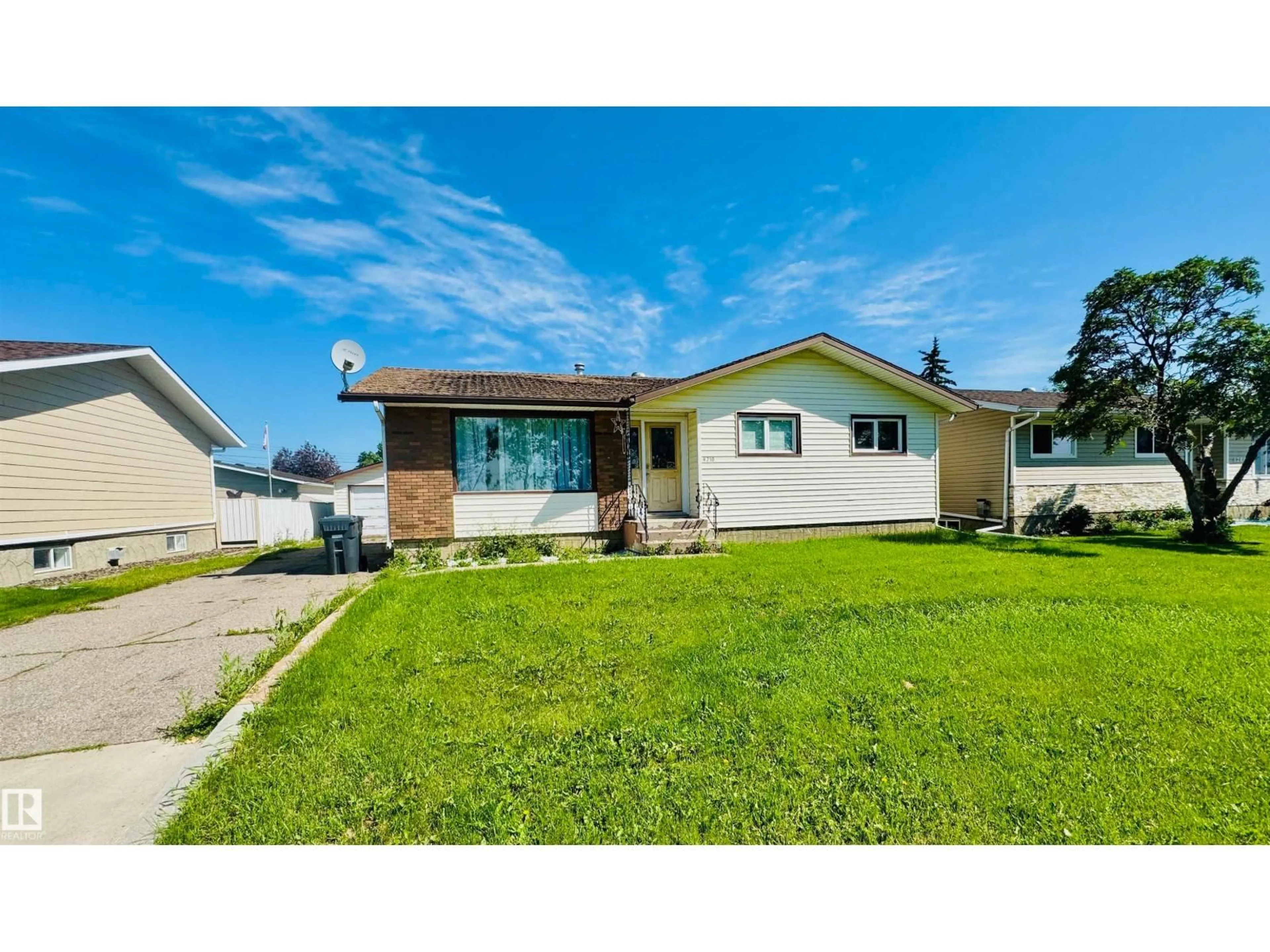 Home with vinyl exterior material, street for 4210 48 AV, St. Paul Town Alberta T0A3A3